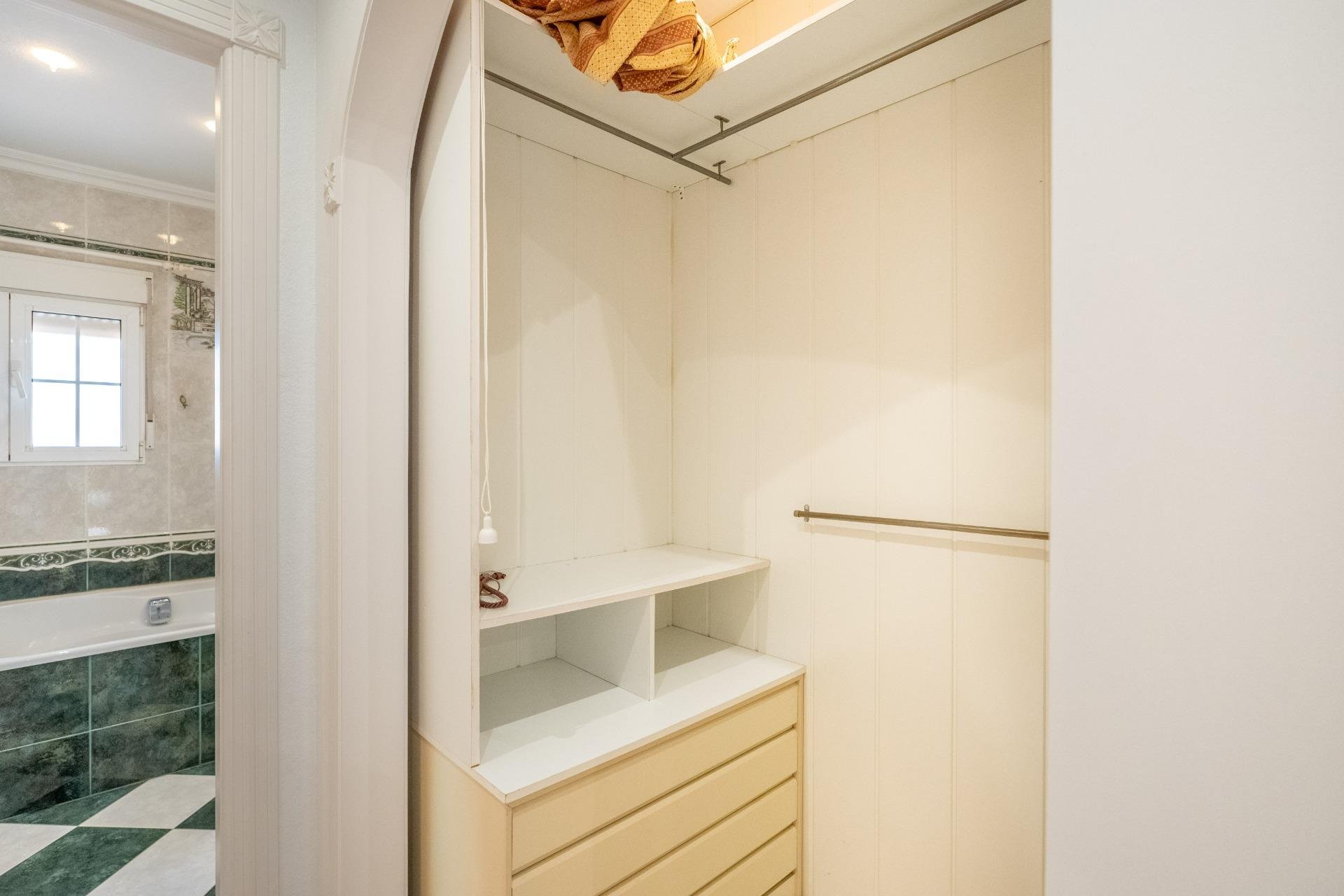 Resale - Villa * - Torrevieja - El chaparral *