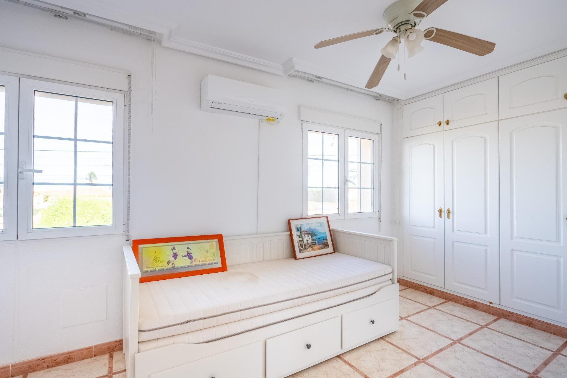 Resale - Villa * - Torrevieja - El chaparral *