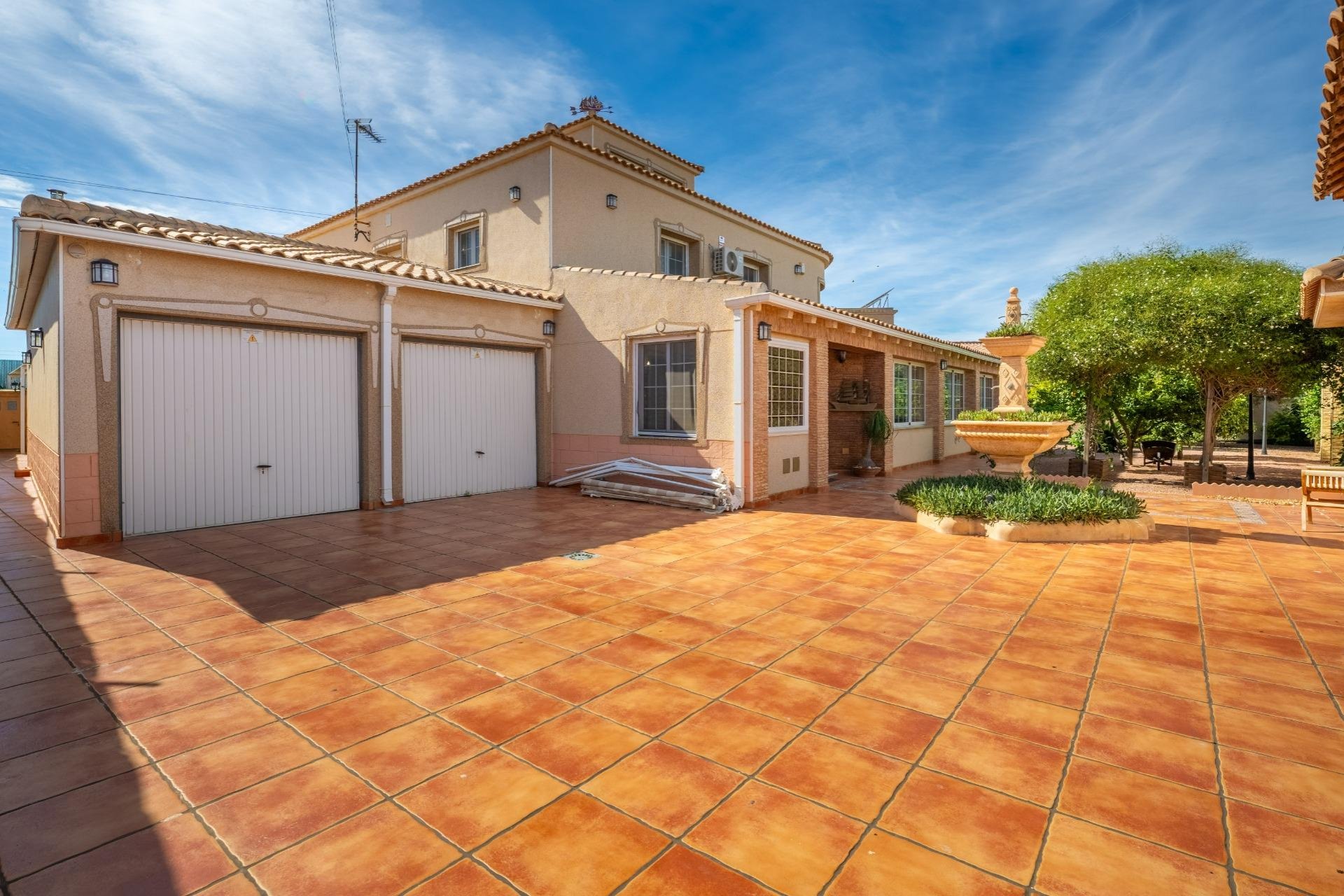 Resale - Villa * - Torrevieja - El chaparral *