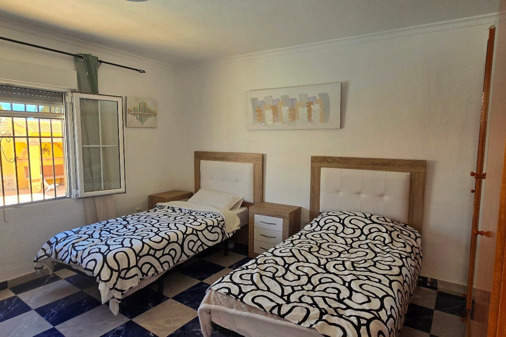 Resale - Villa * - Torrevieja - El chaparral *