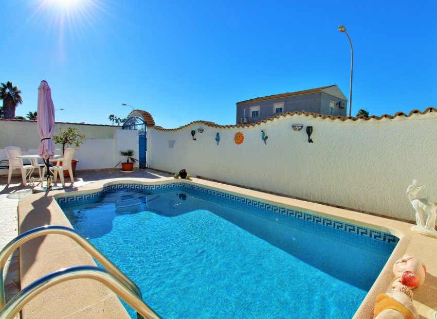 Resale - Villa * - Torrevieja - El chaparral *