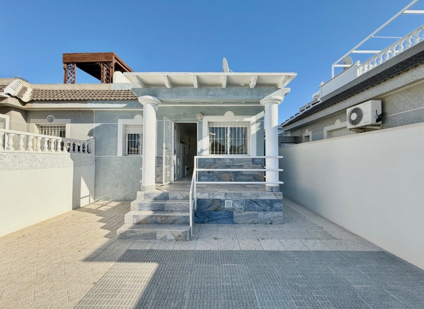 Resale - Villa * - Torrevieja * - El chaparral *