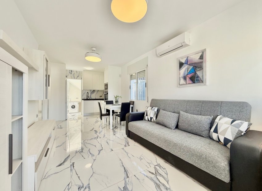 Resale - Villa * - Torrevieja * - El chaparral *