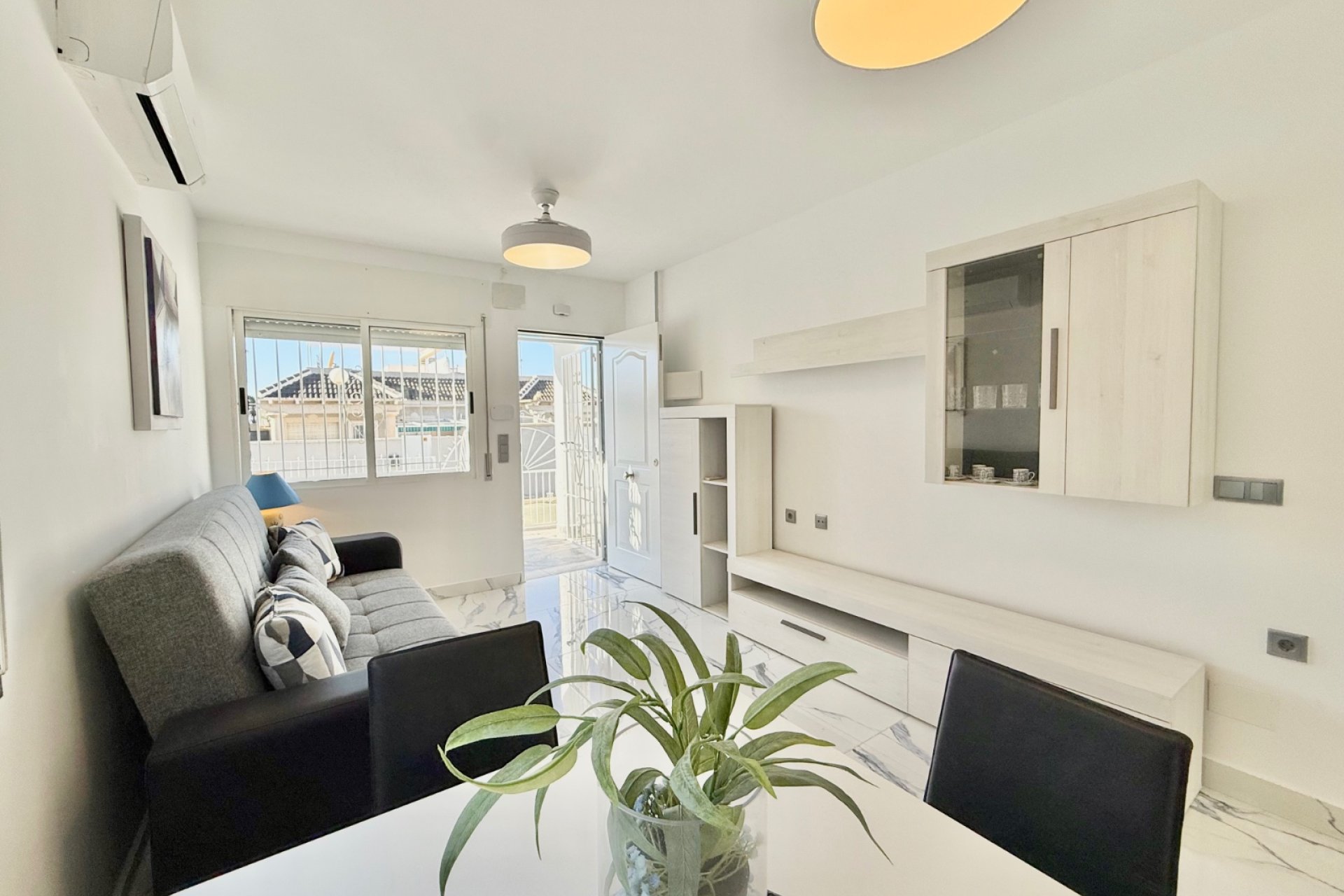 Resale - Villa * - Torrevieja * - El chaparral *