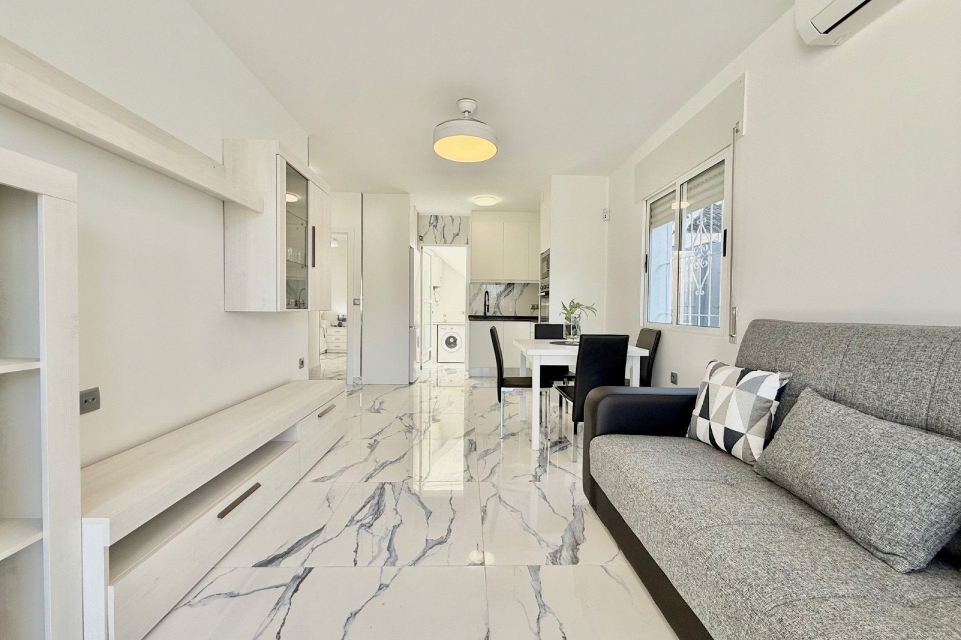 Resale - Villa * - Torrevieja * - El chaparral *