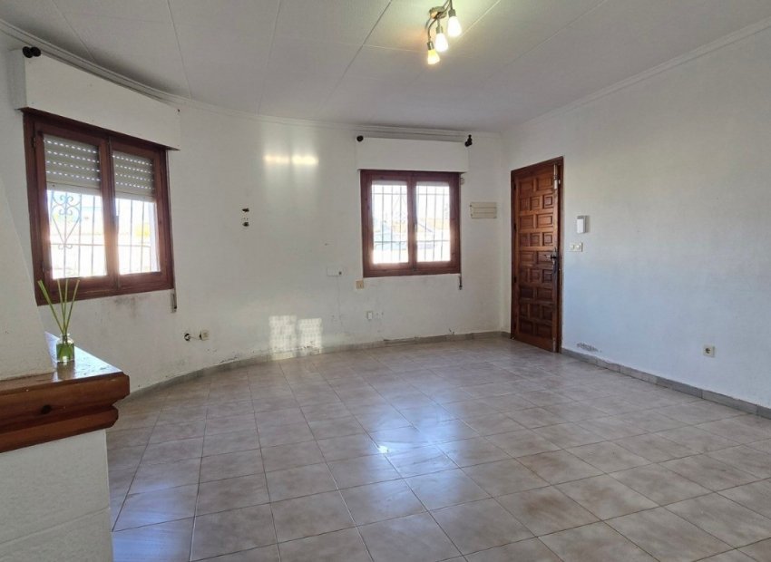 Resale - Villa * - Torrevieja * - El chaparral *