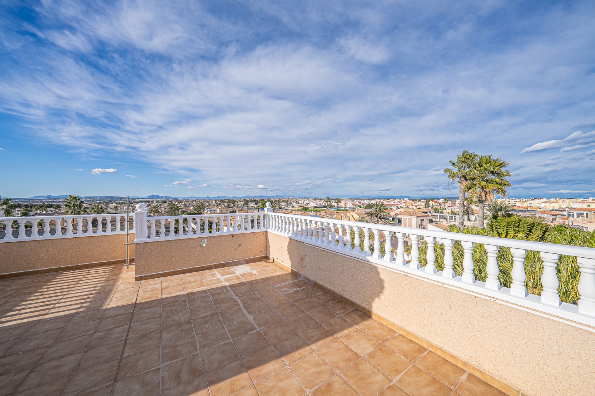 Resale - Villa * - Torrevieja * - El chaparral *