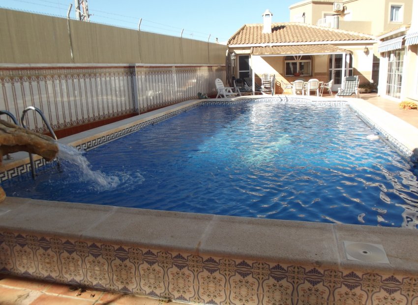 Resale - Villa - Torrevieja - El Chaparral