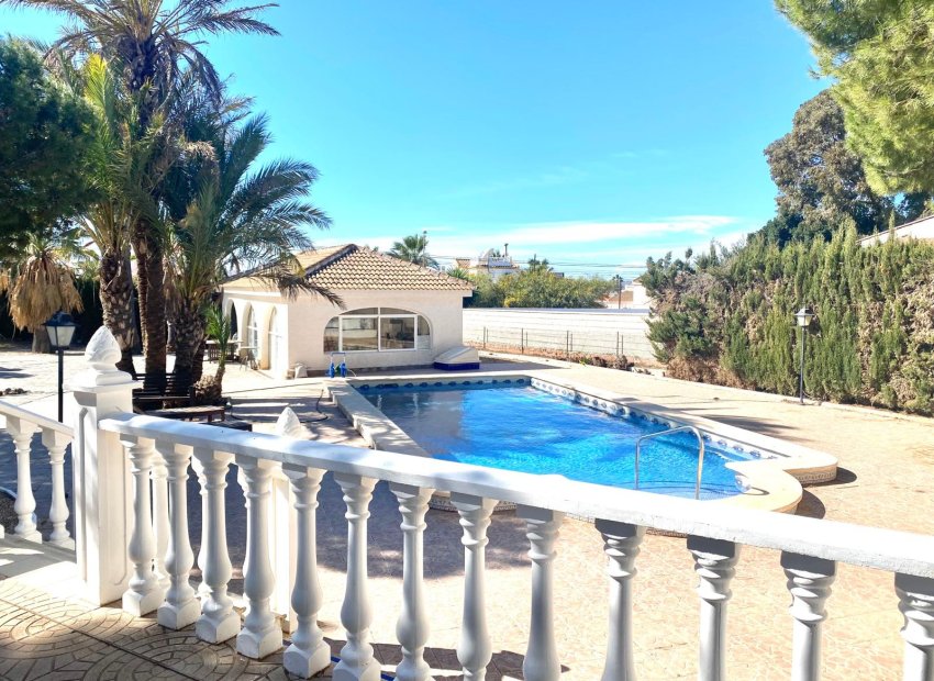 Resale - Villa - Torrevieja - El Chaparral