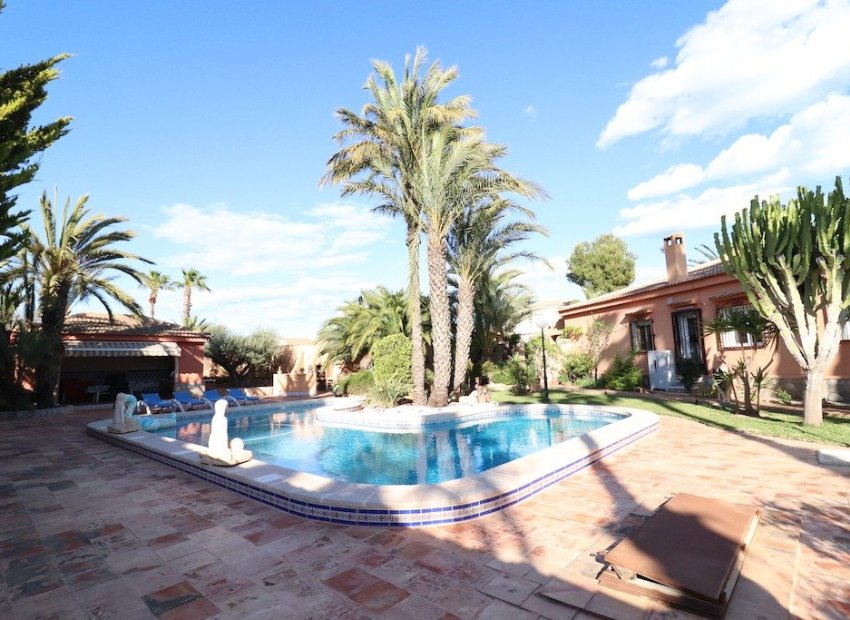 Resale - Villa - Torrevieja - El Chaparral