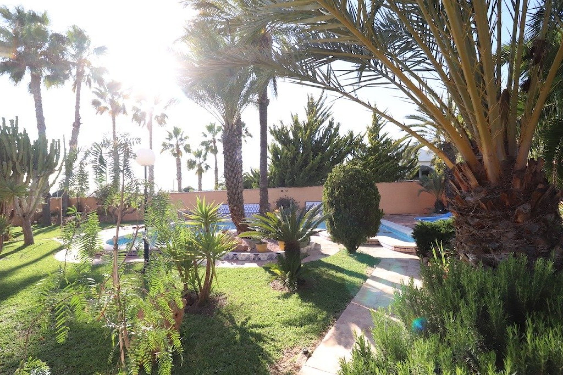 Resale - Villa - Torrevieja - El Chaparral