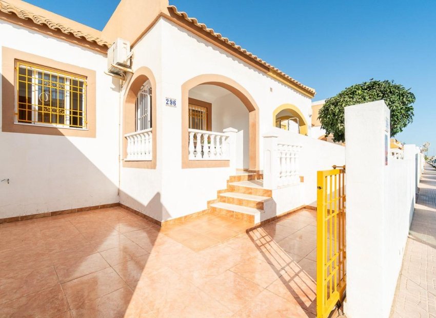 Resale - Villa * - Torrevieja - El Limonar *
