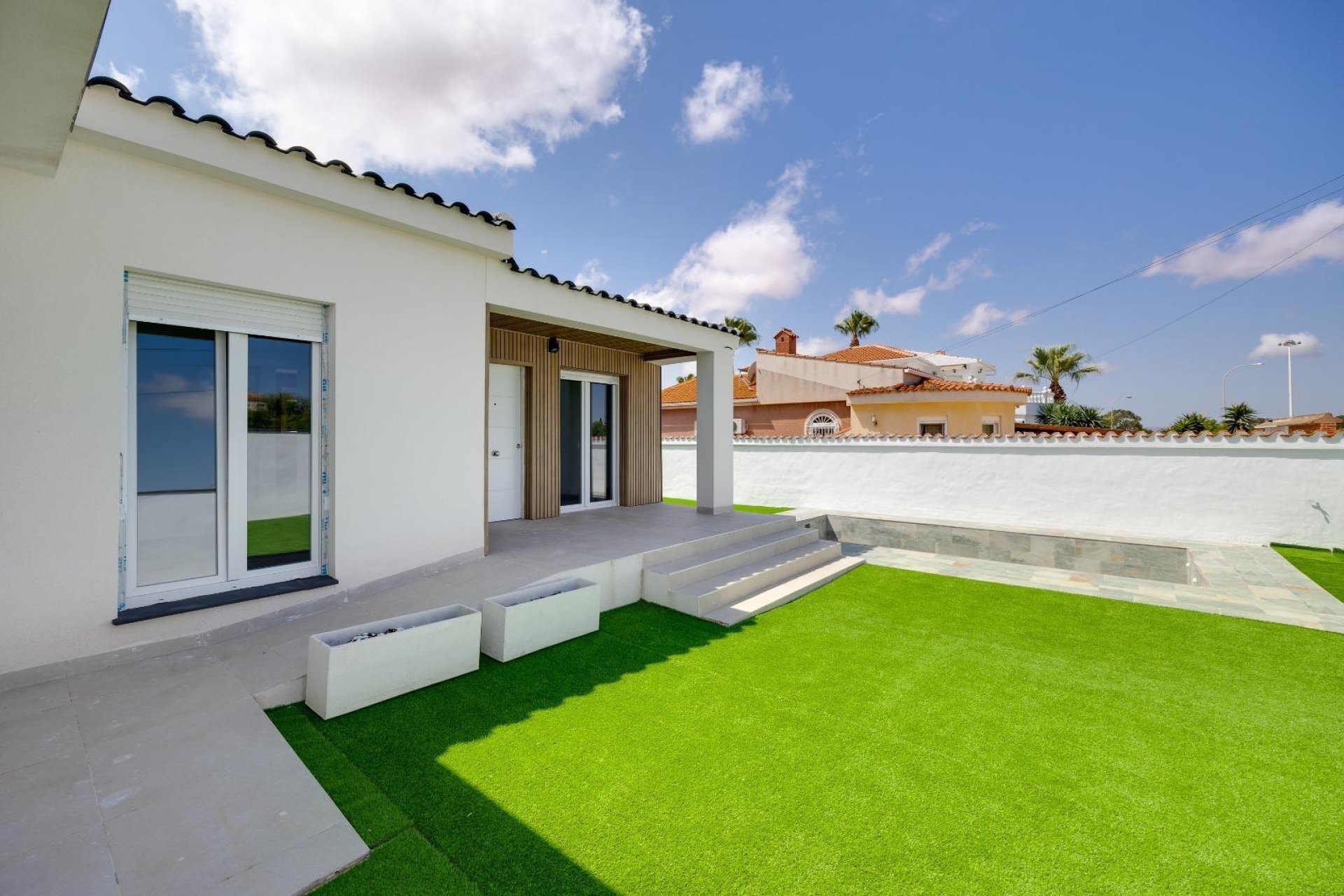Resale - Villa * - Torrevieja * - El Limonar *