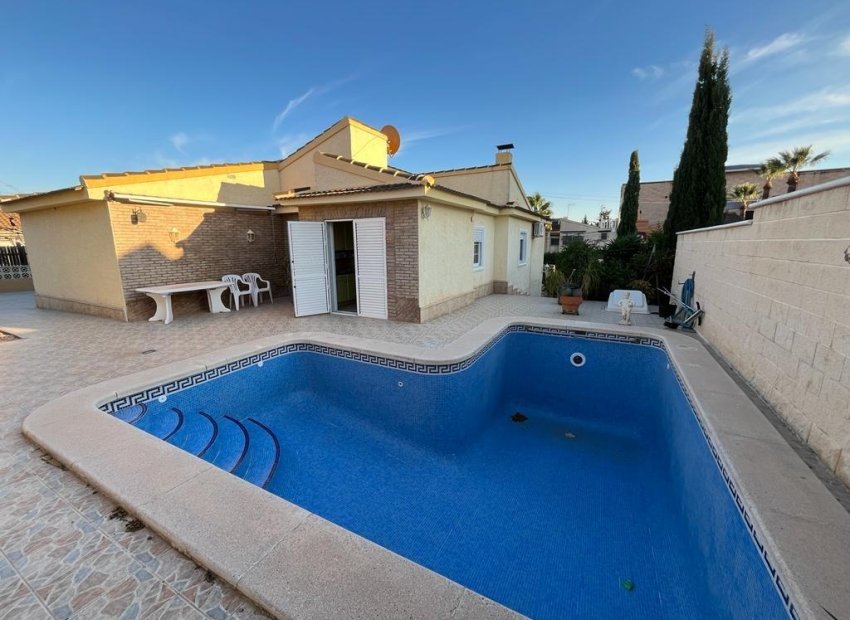 Resale - Villa - Torrevieja - Eliseos playa