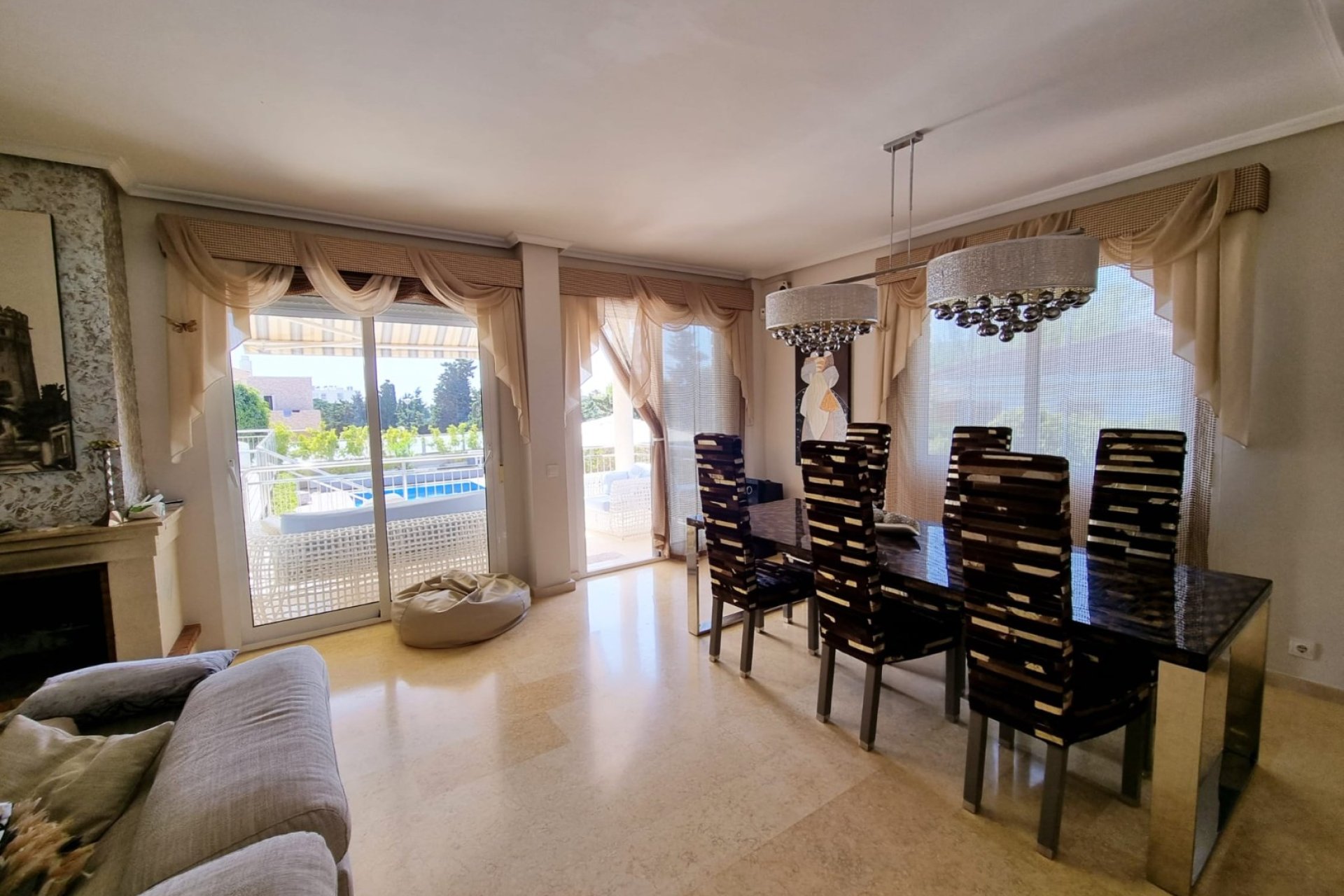 Resale - Villa * - Torrevieja - La Mata *