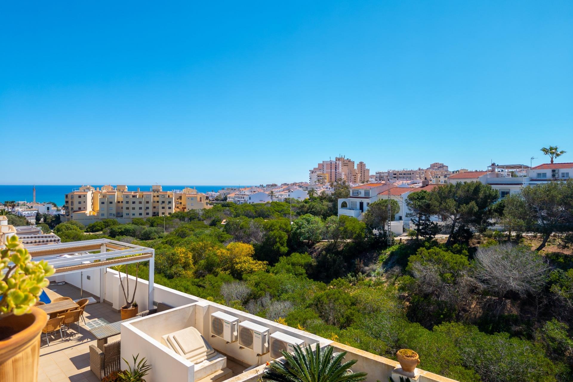 Resale - Villa * - Torrevieja - La Mata *