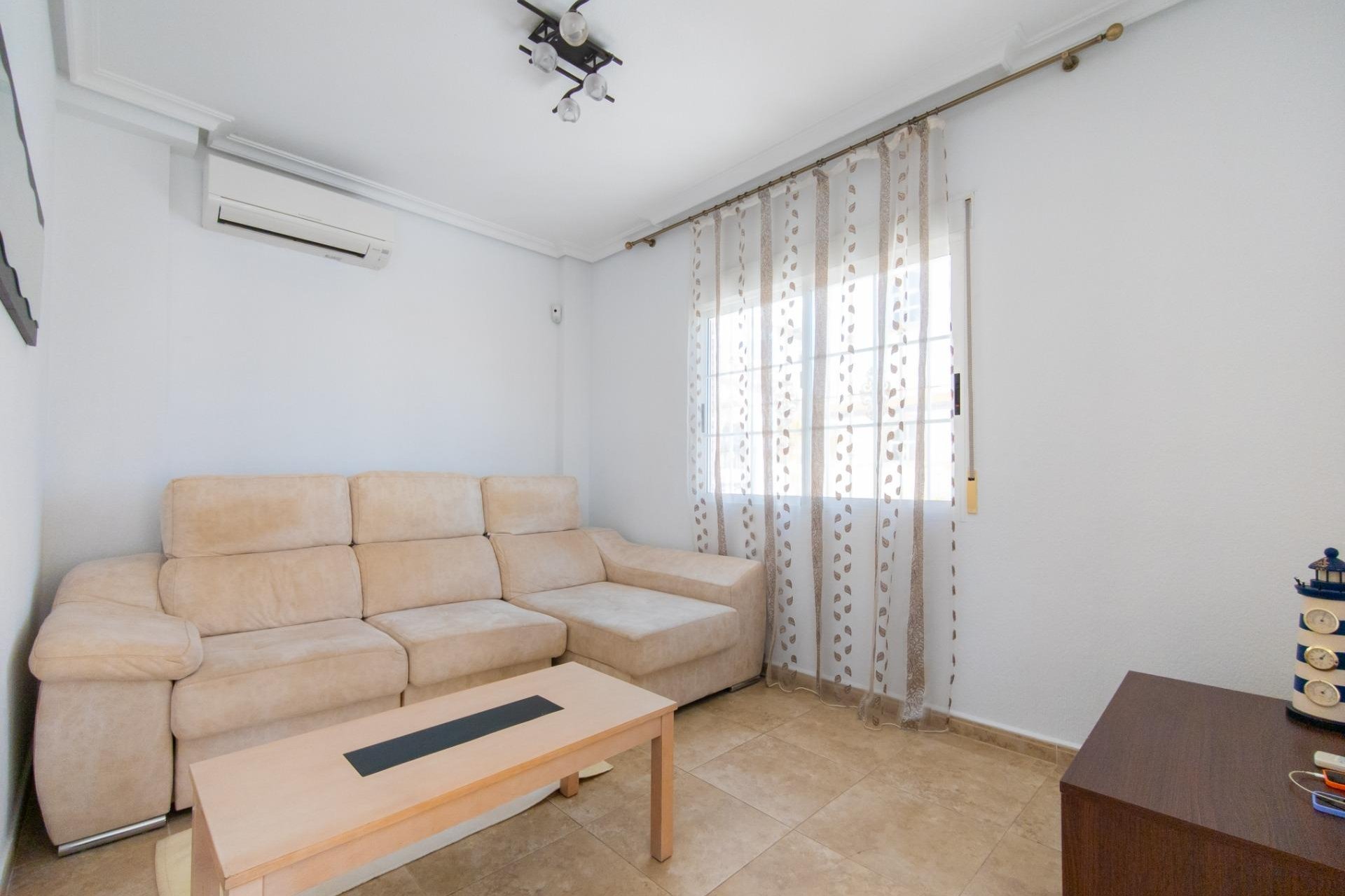 Resale - Villa * - Torrevieja - La Mata *