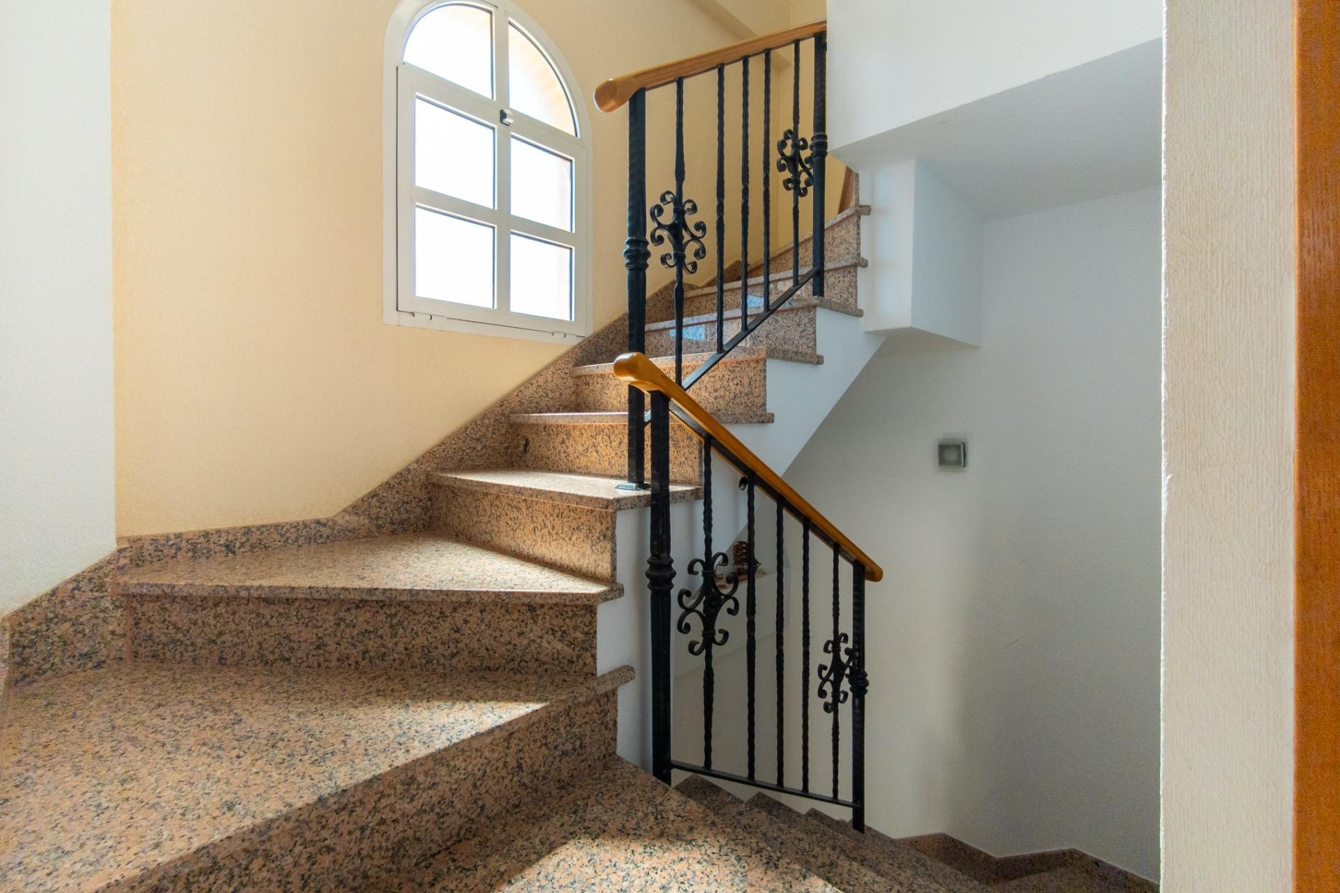 Resale - Villa * - Torrevieja - La Mata *