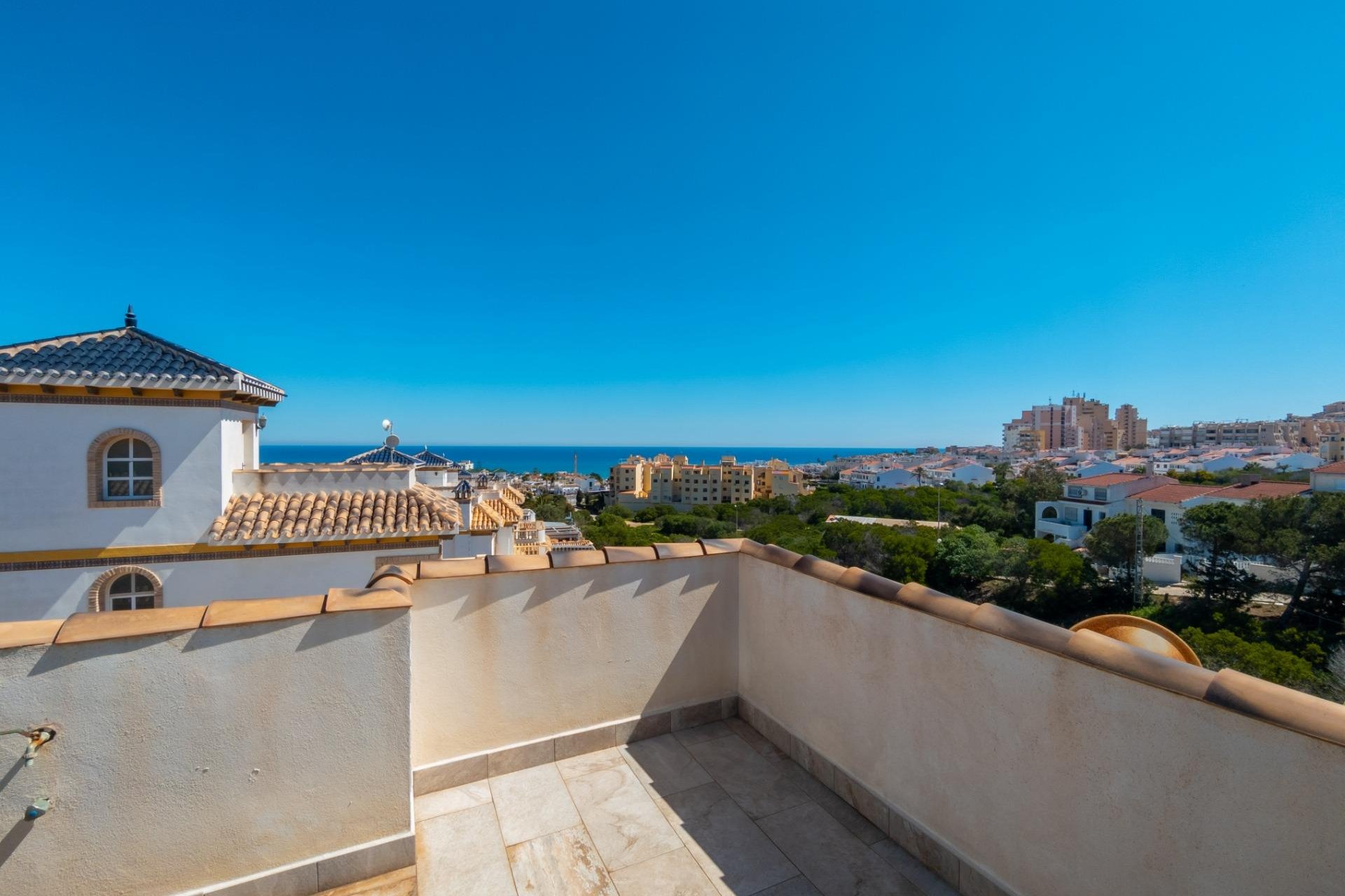 Resale - Villa * - Torrevieja - La Mata *