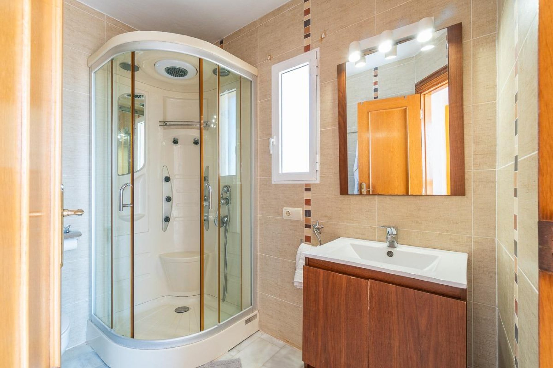 Resale - Villa * - Torrevieja * - La Mata *