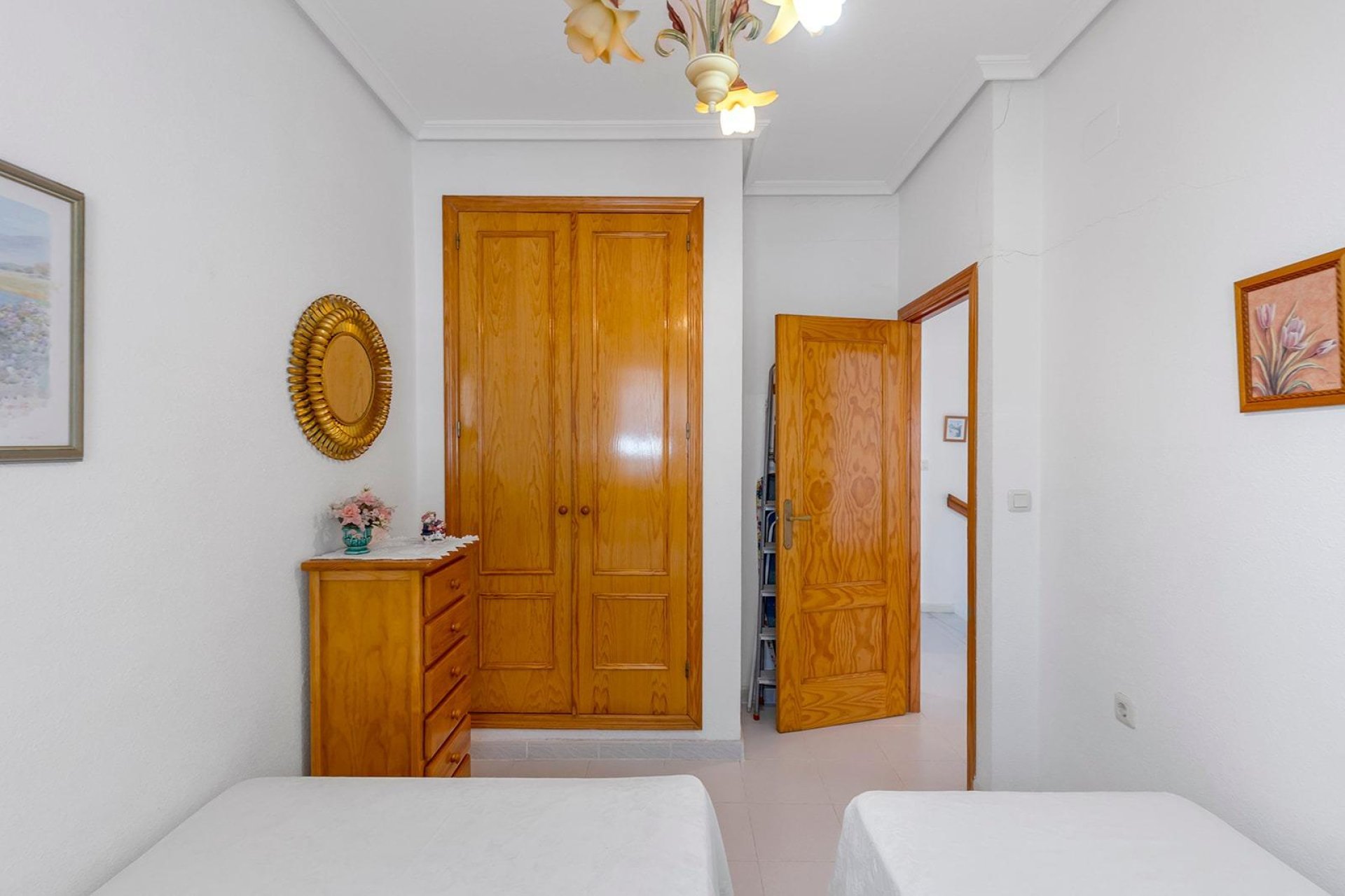 Resale - Villa * - Torrevieja * - La Mata *