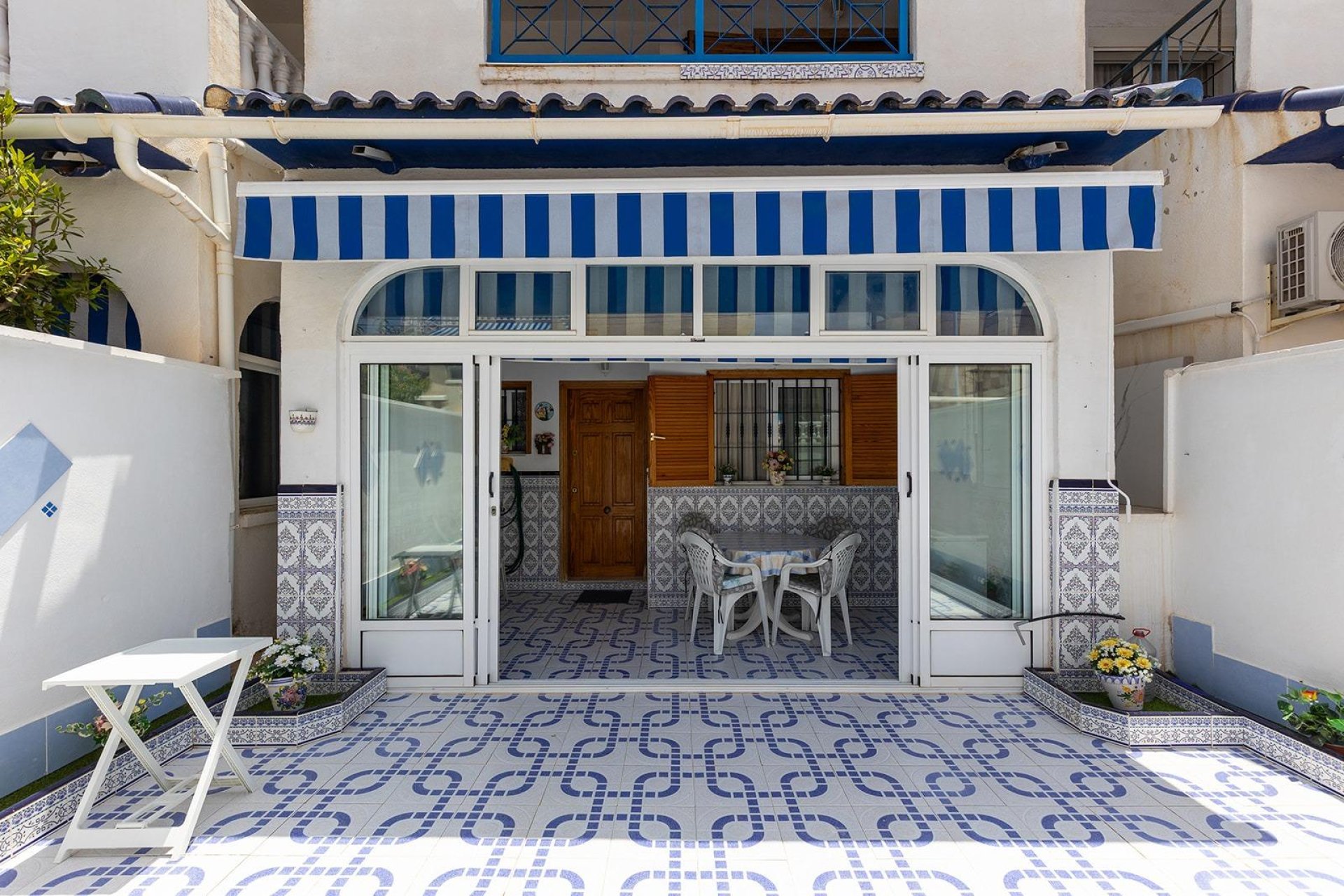 Resale - Villa * - Torrevieja * - La Mata *