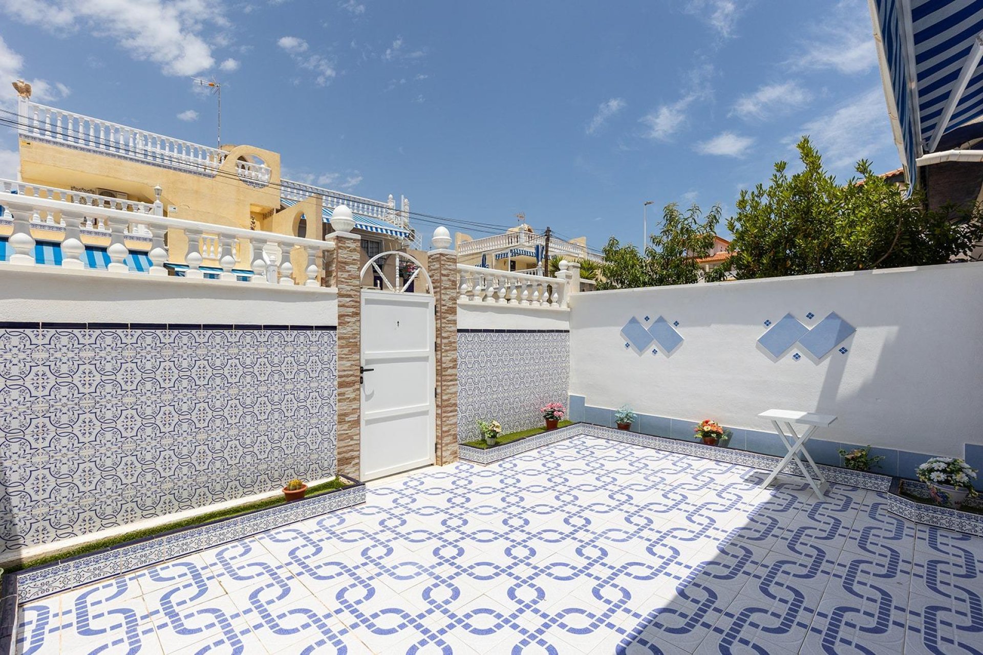 Resale - Villa * - Torrevieja * - La Mata *