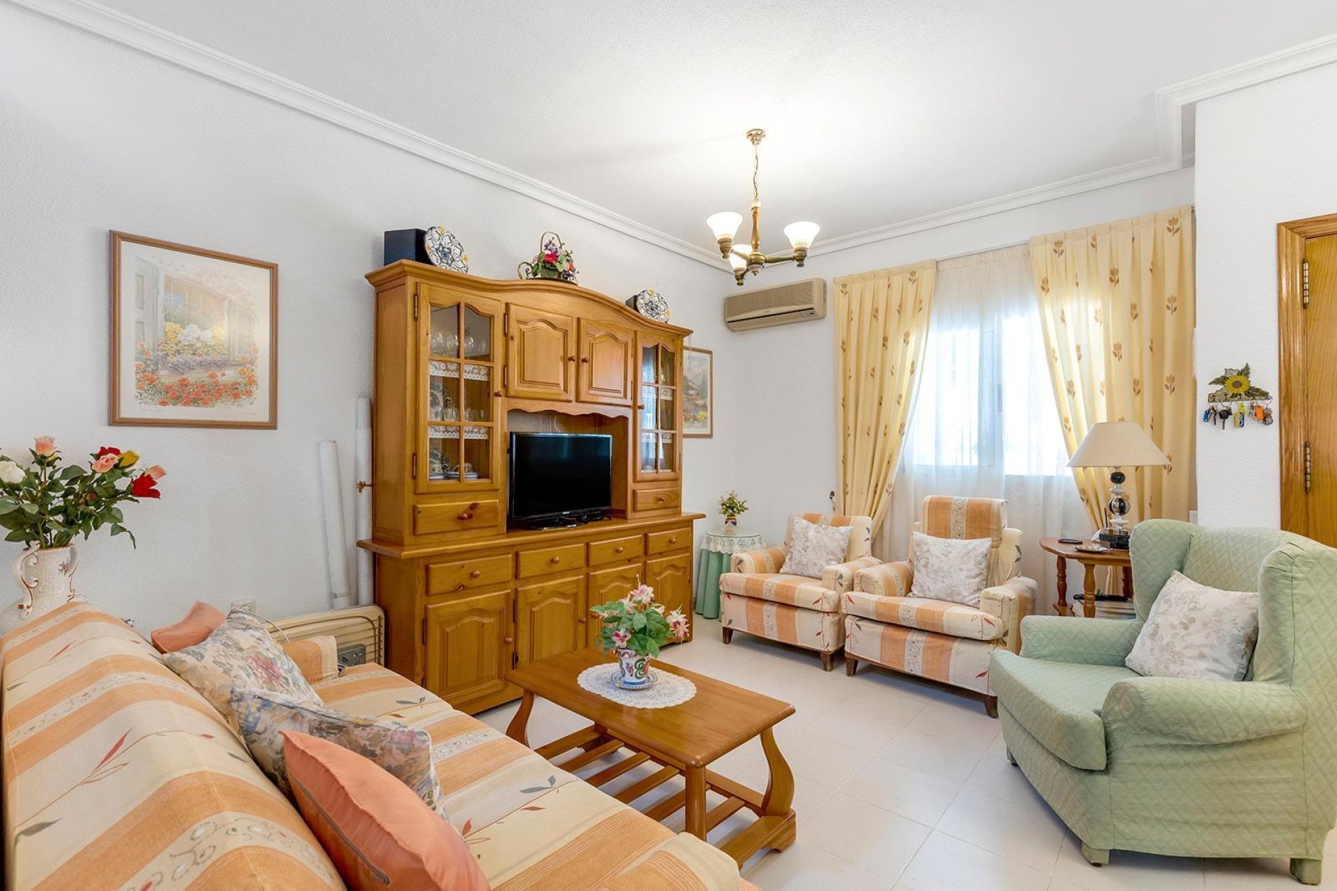 Resale - Villa * - Torrevieja * - La Mata *