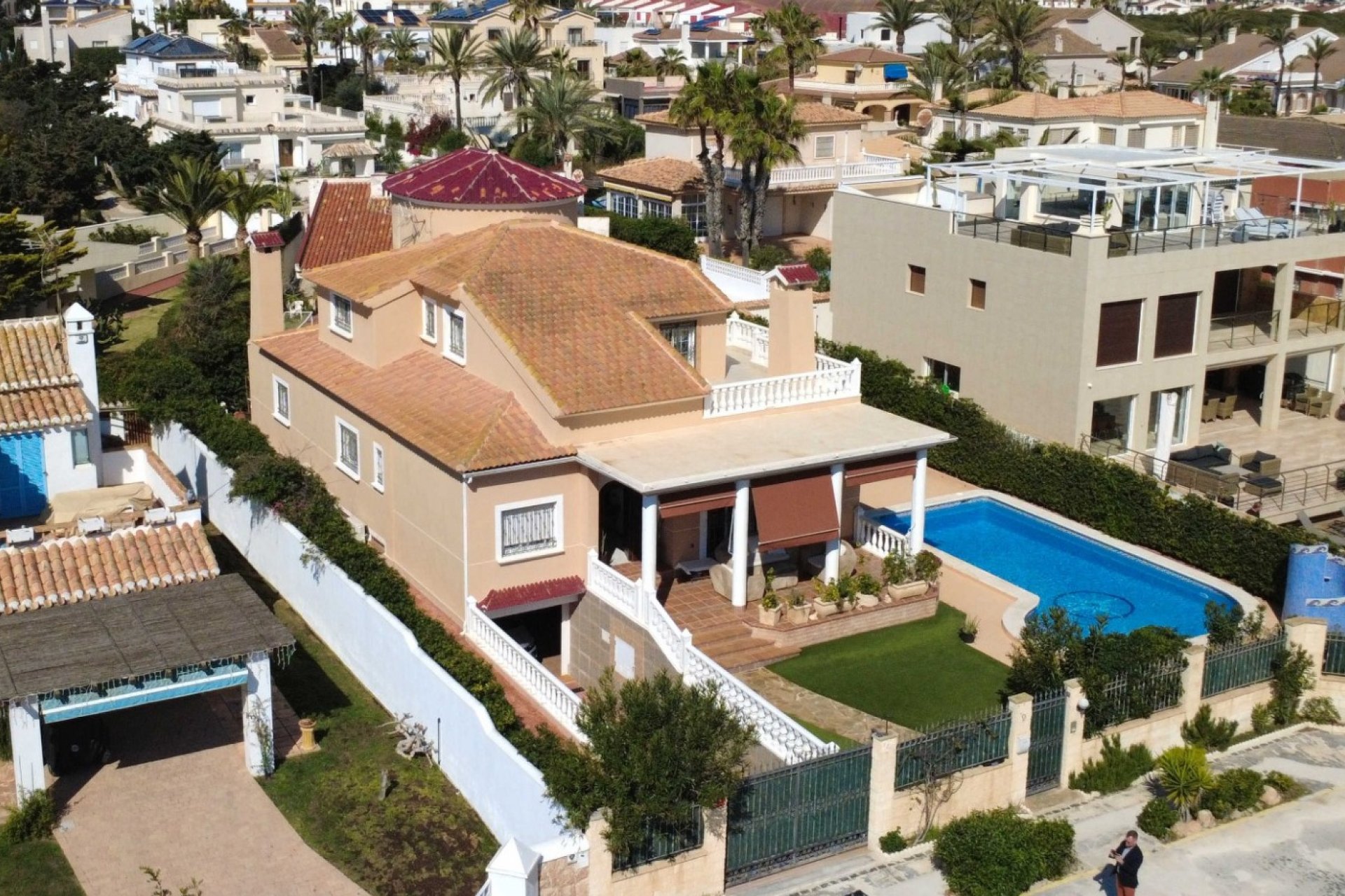 Resale - Villa * - Torrevieja * - La Mata *