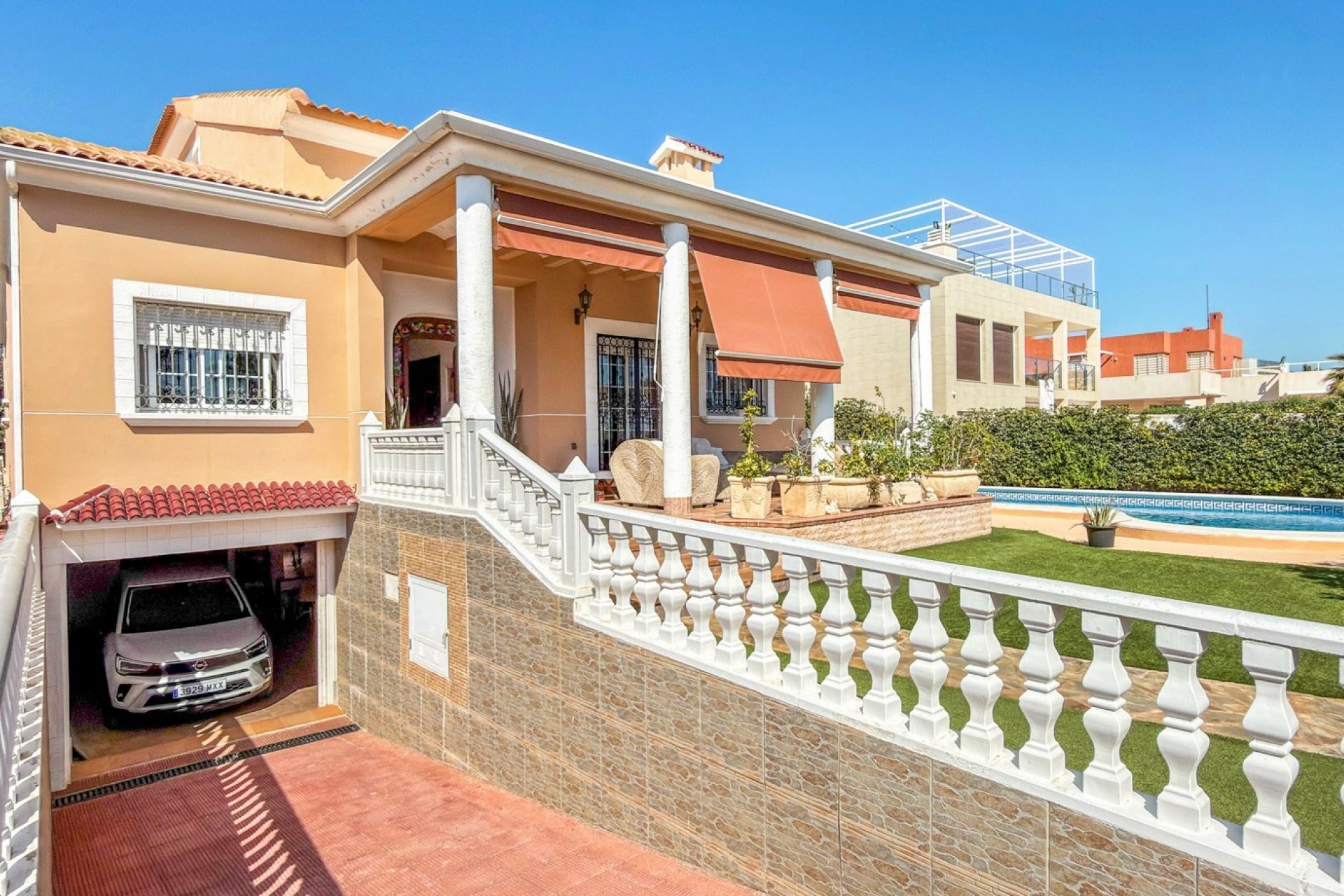 Resale - Villa * - Torrevieja * - La Mata *