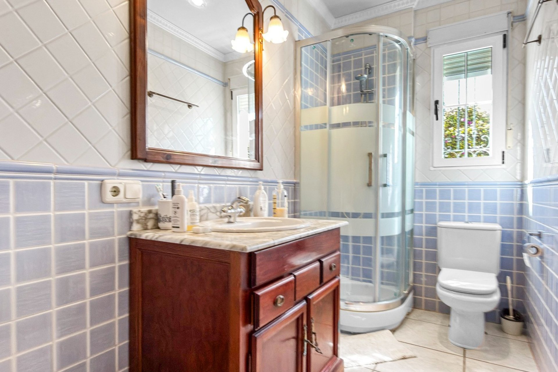 Resale - Villa * - Torrevieja * - La Mata *