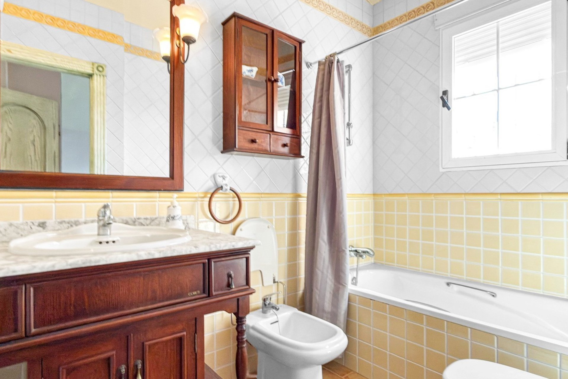 Resale - Villa * - Torrevieja * - La Mata *