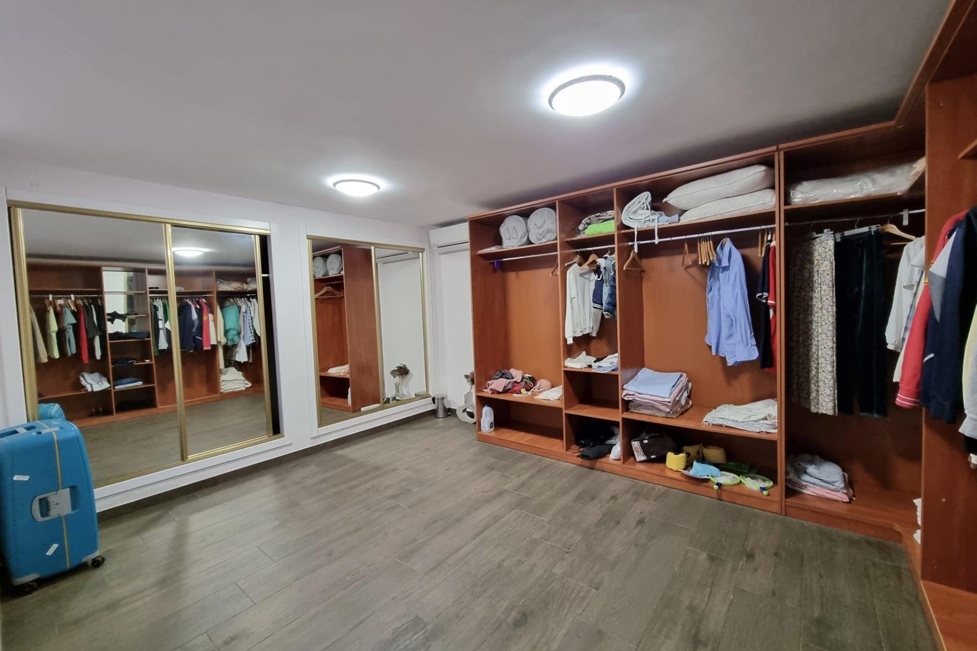 Resale - Villa * - Torrevieja * - La Mata *