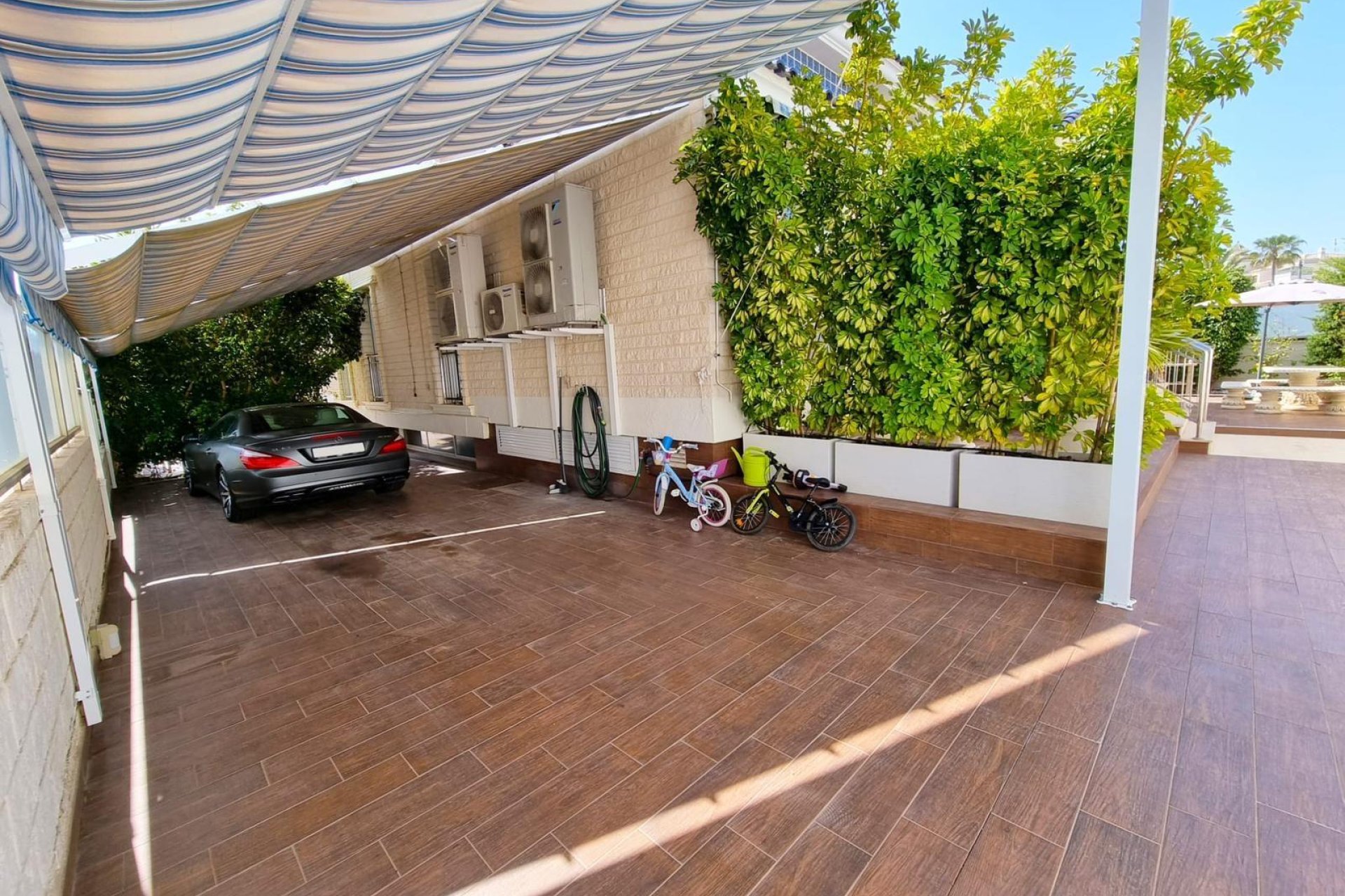 Resale - Villa * - Torrevieja * - La Mata *
