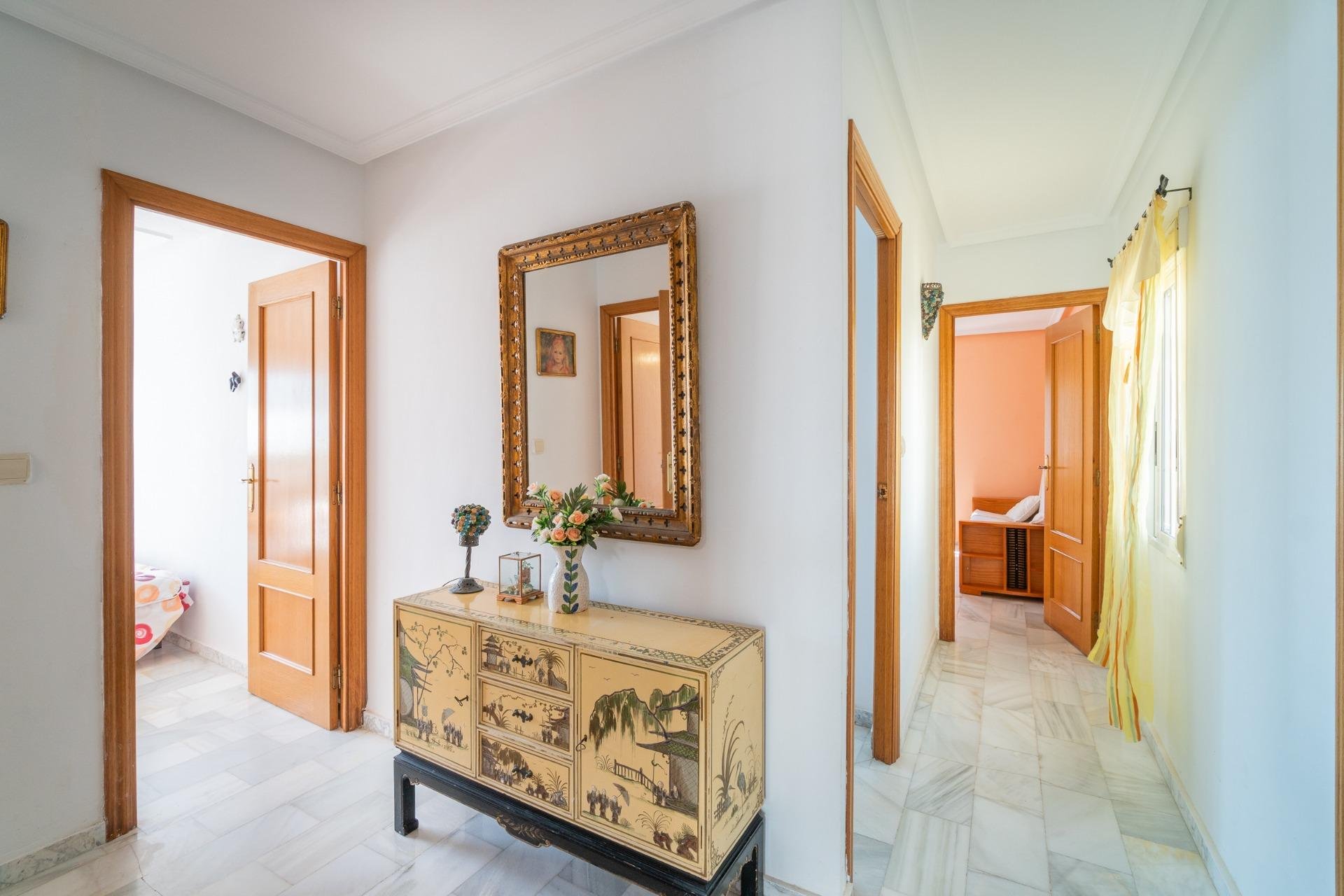Resale - Villa * - Torrevieja * - La Mata *
