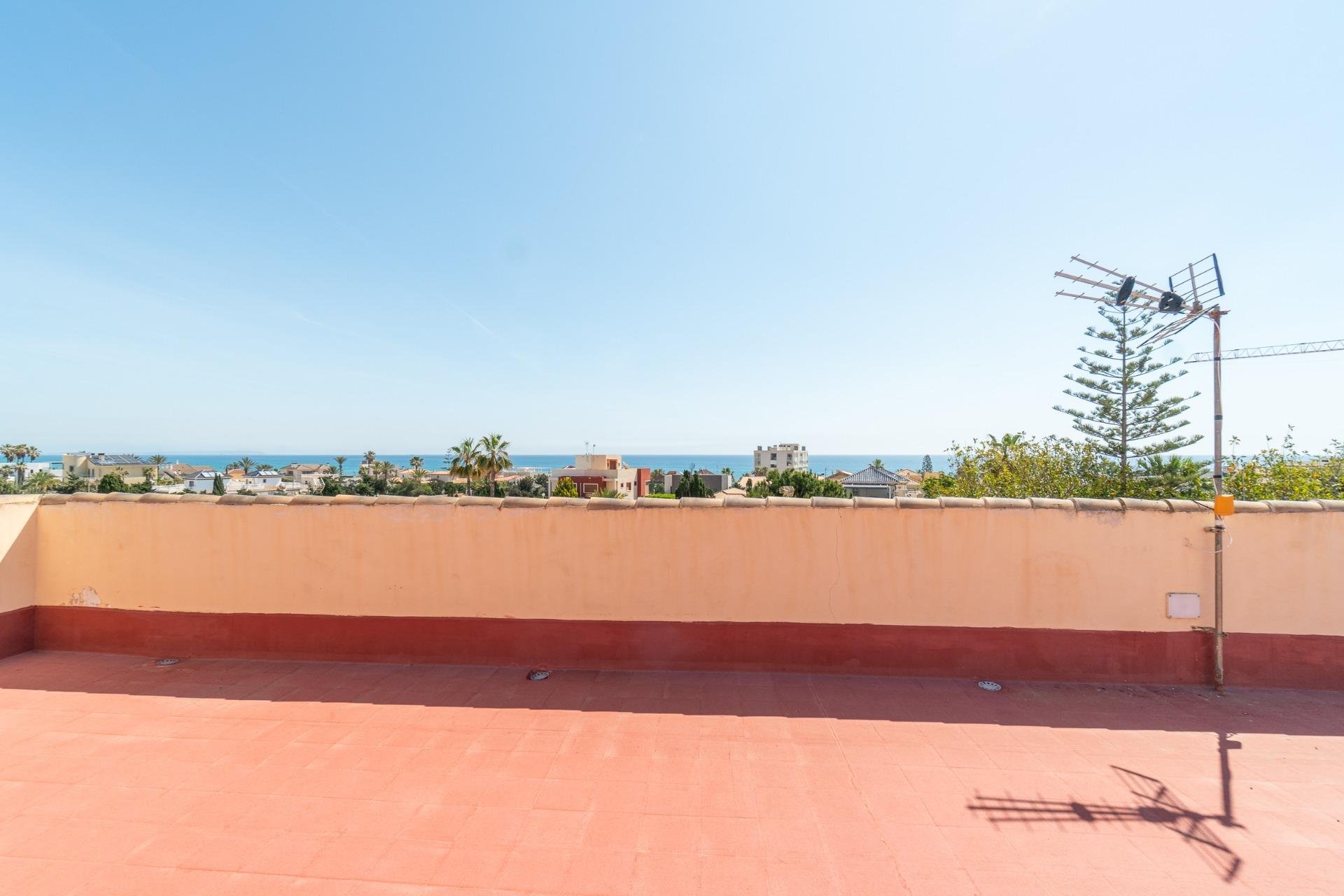 Resale - Villa * - Torrevieja * - La Mata *
