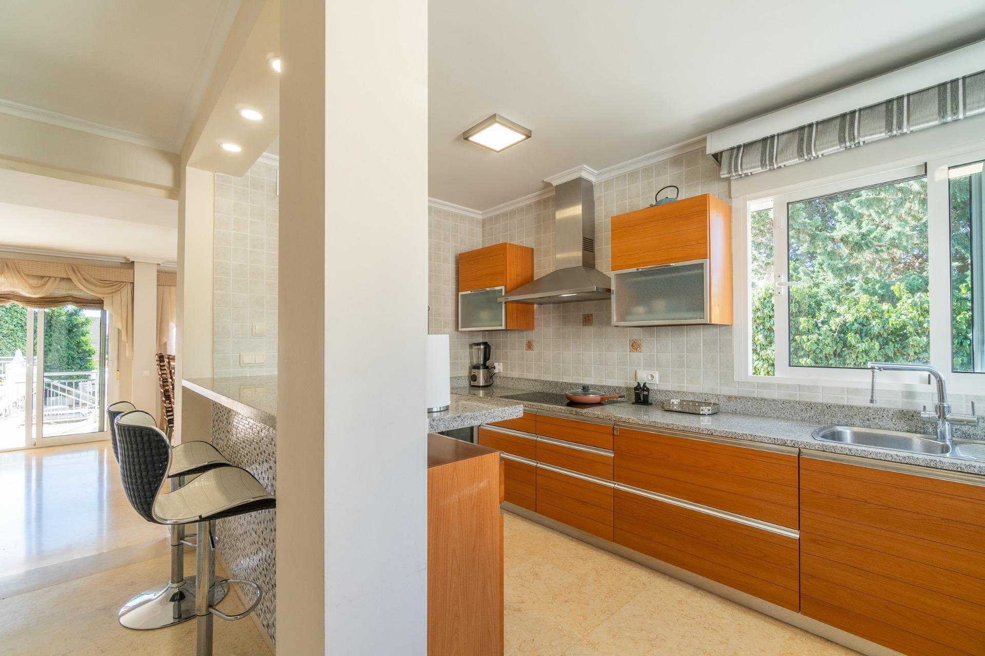 Resale - Villa * - Torrevieja * - La Mata *