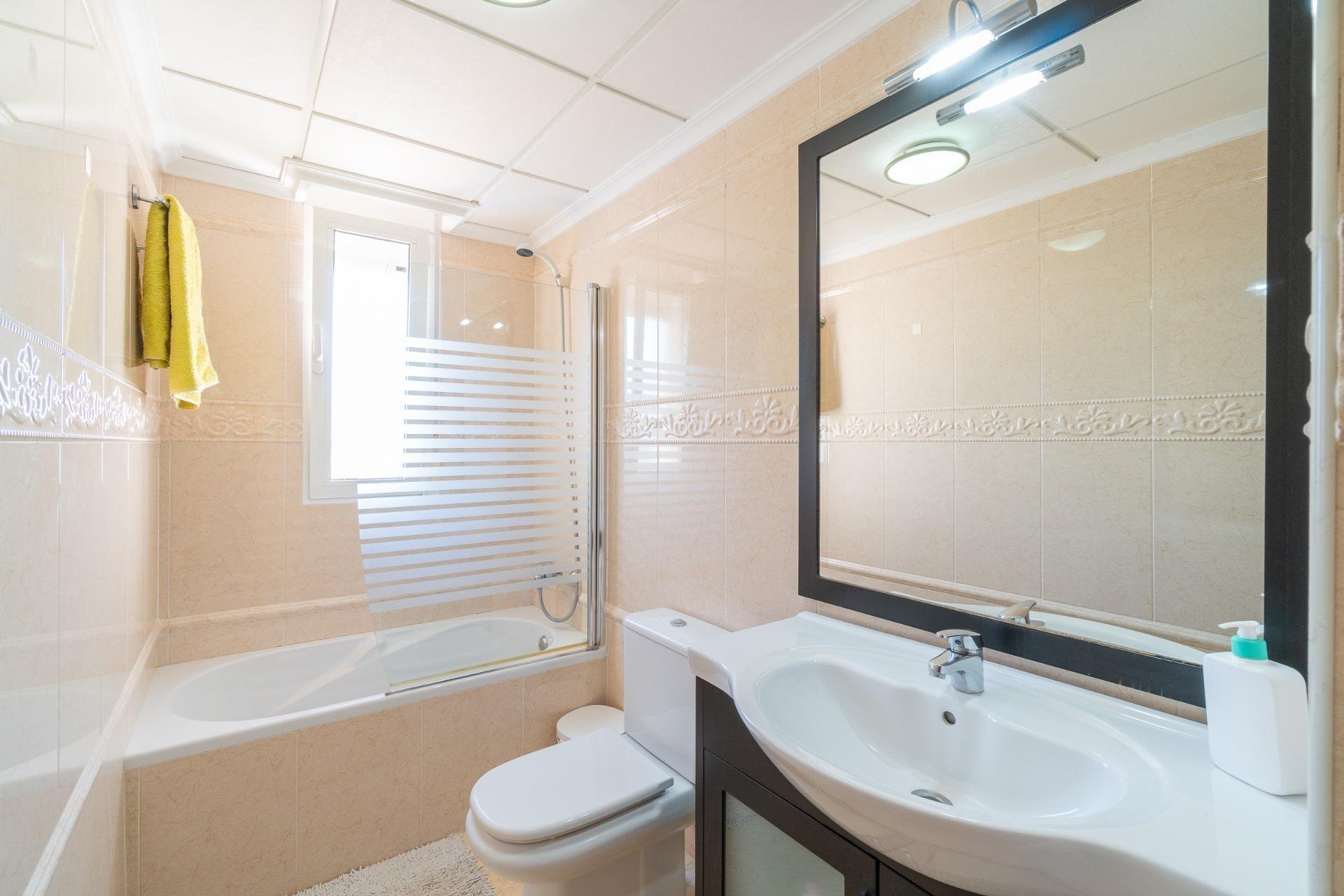 Resale - Villa * - Torrevieja * - La Mata *