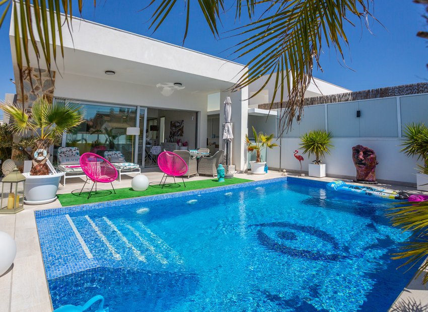 Resale - Villa - Torrevieja - La siesta