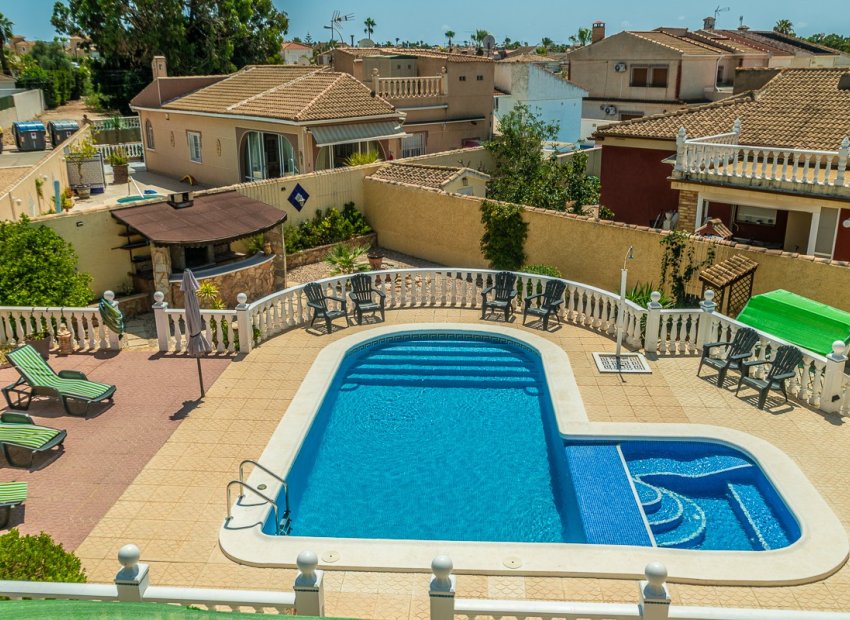 Resale - Villa * - Torrevieja - La Siesta *