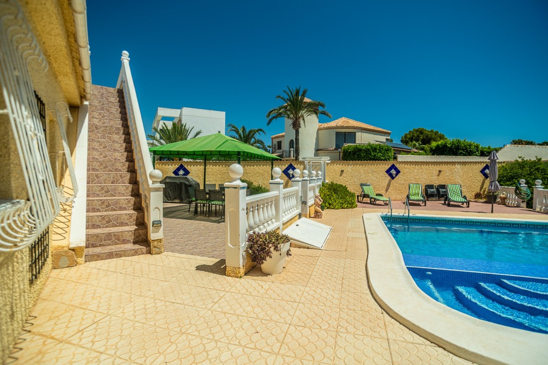 Resale - Villa * - Torrevieja - La Siesta *