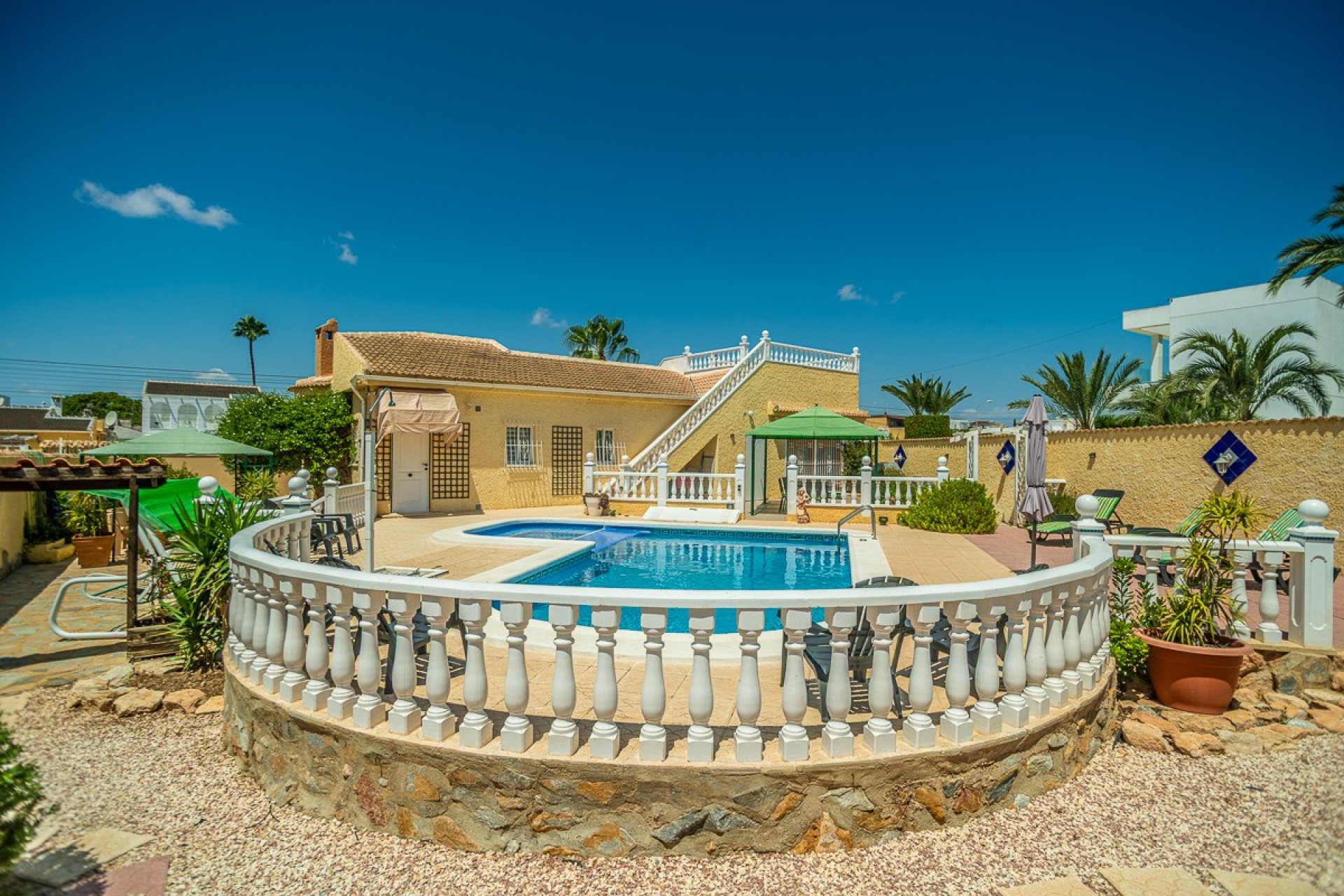 Resale - Villa * - Torrevieja - La Siesta *