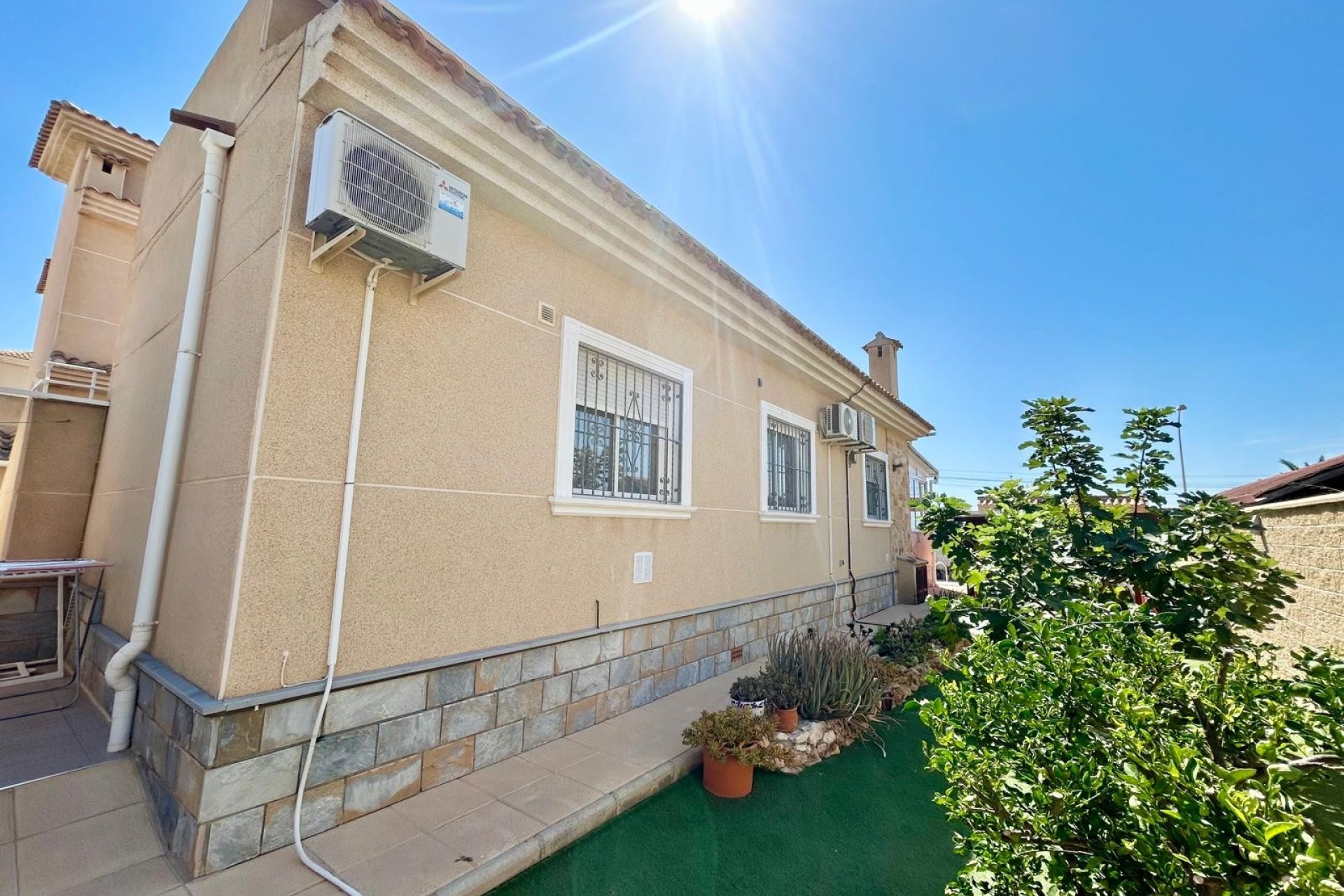Resale - Villa * - Torrevieja * - La Siesta