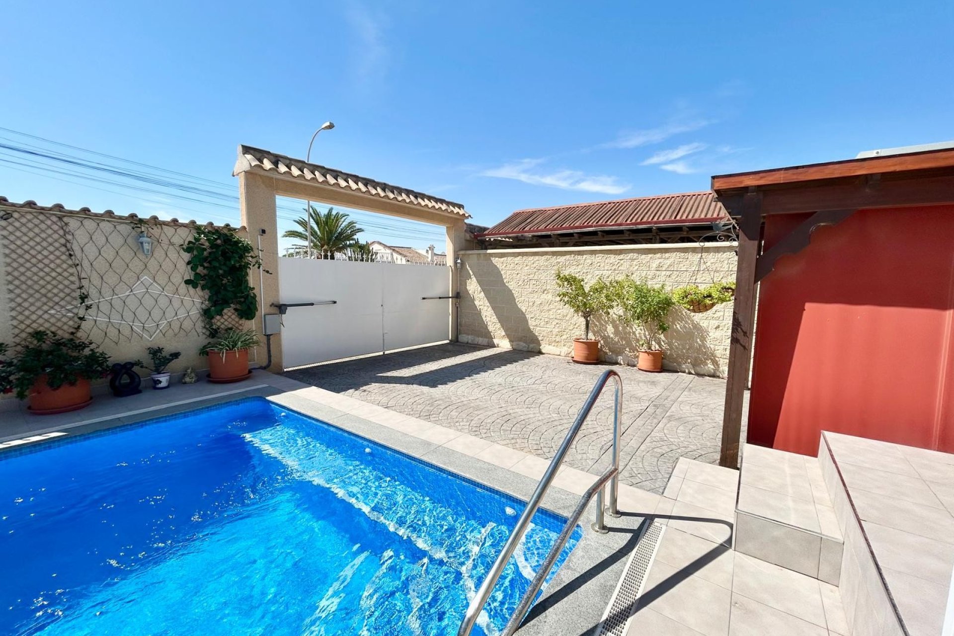 Resale - Villa * - Torrevieja * - La Siesta
