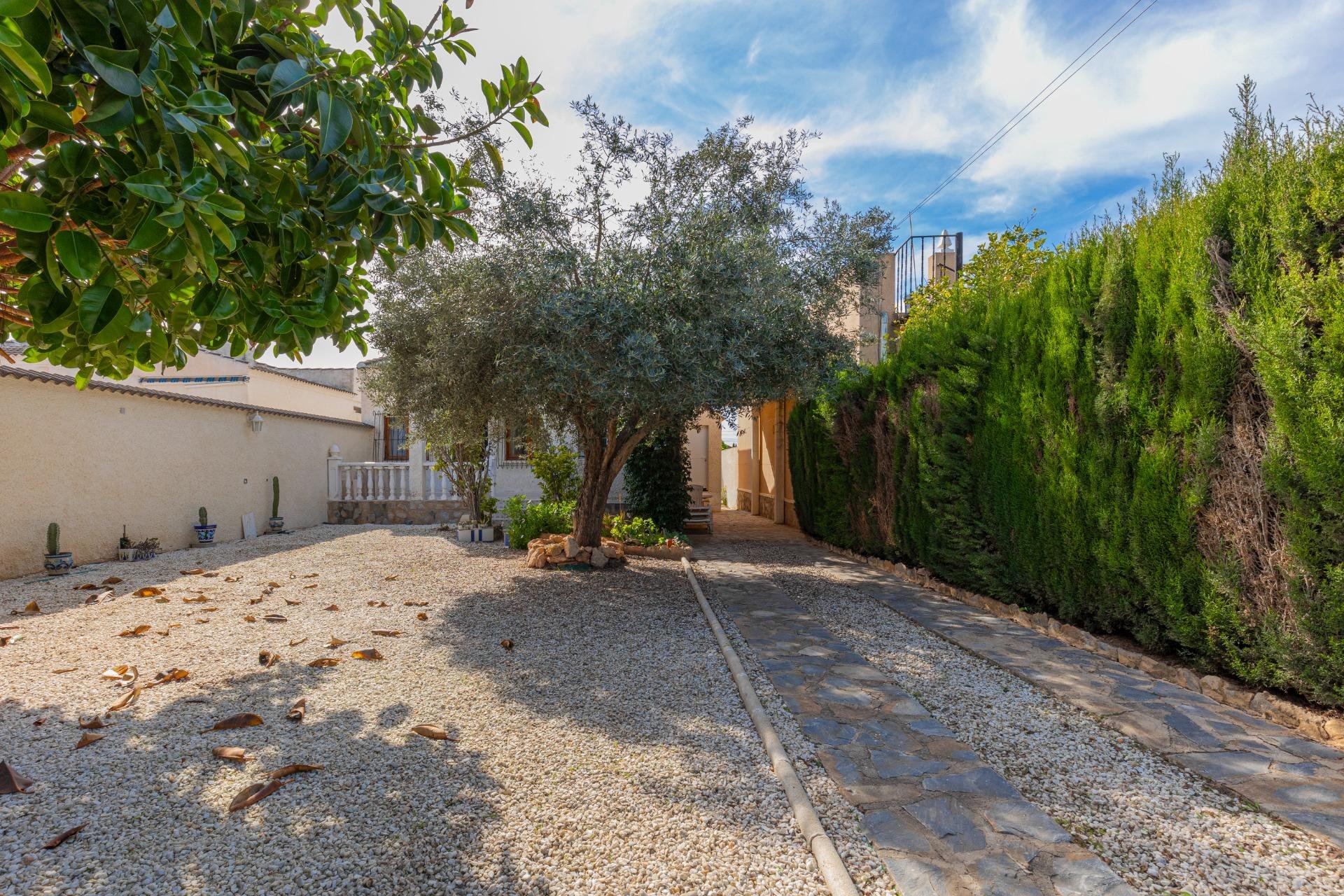 Resale - Villa * - Torrevieja * - La Siesta *