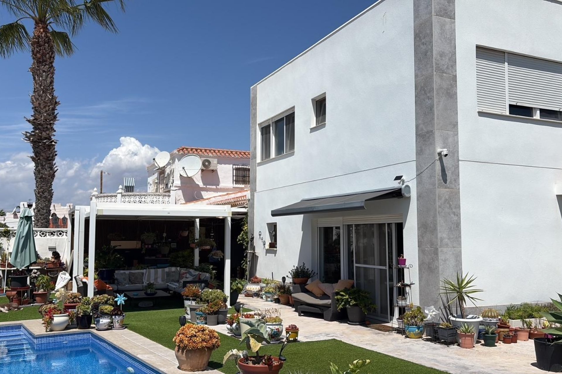 Resale - Villa * - Torrevieja * - La Siesta *