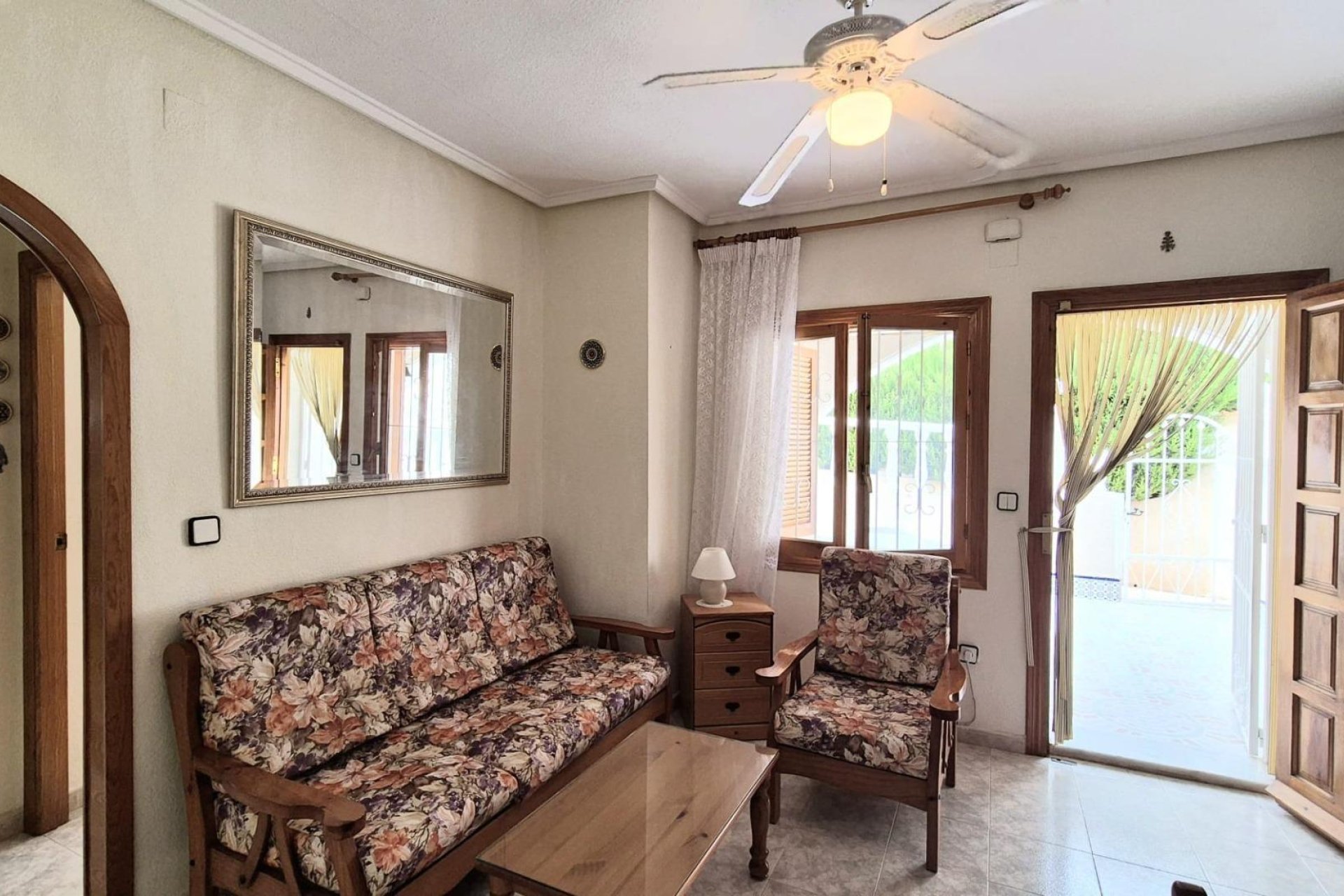 Resale - Villa * - Torrevieja * - La Siesta *