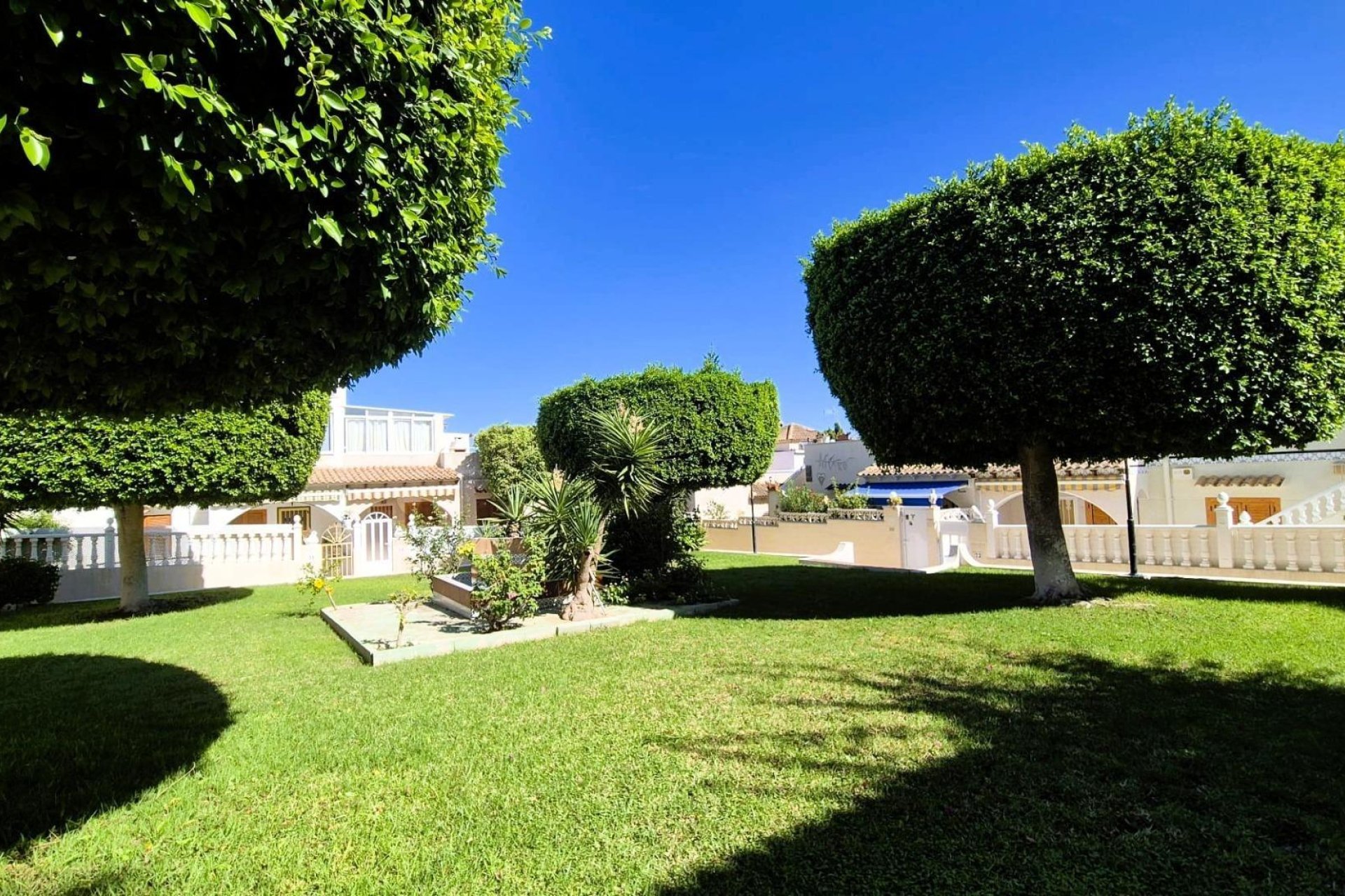 Resale - Villa * - Torrevieja * - La Siesta *