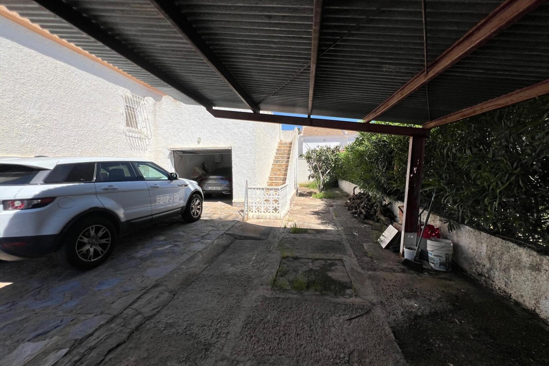 Resale - Villa * - Torrevieja * - La Siesta *