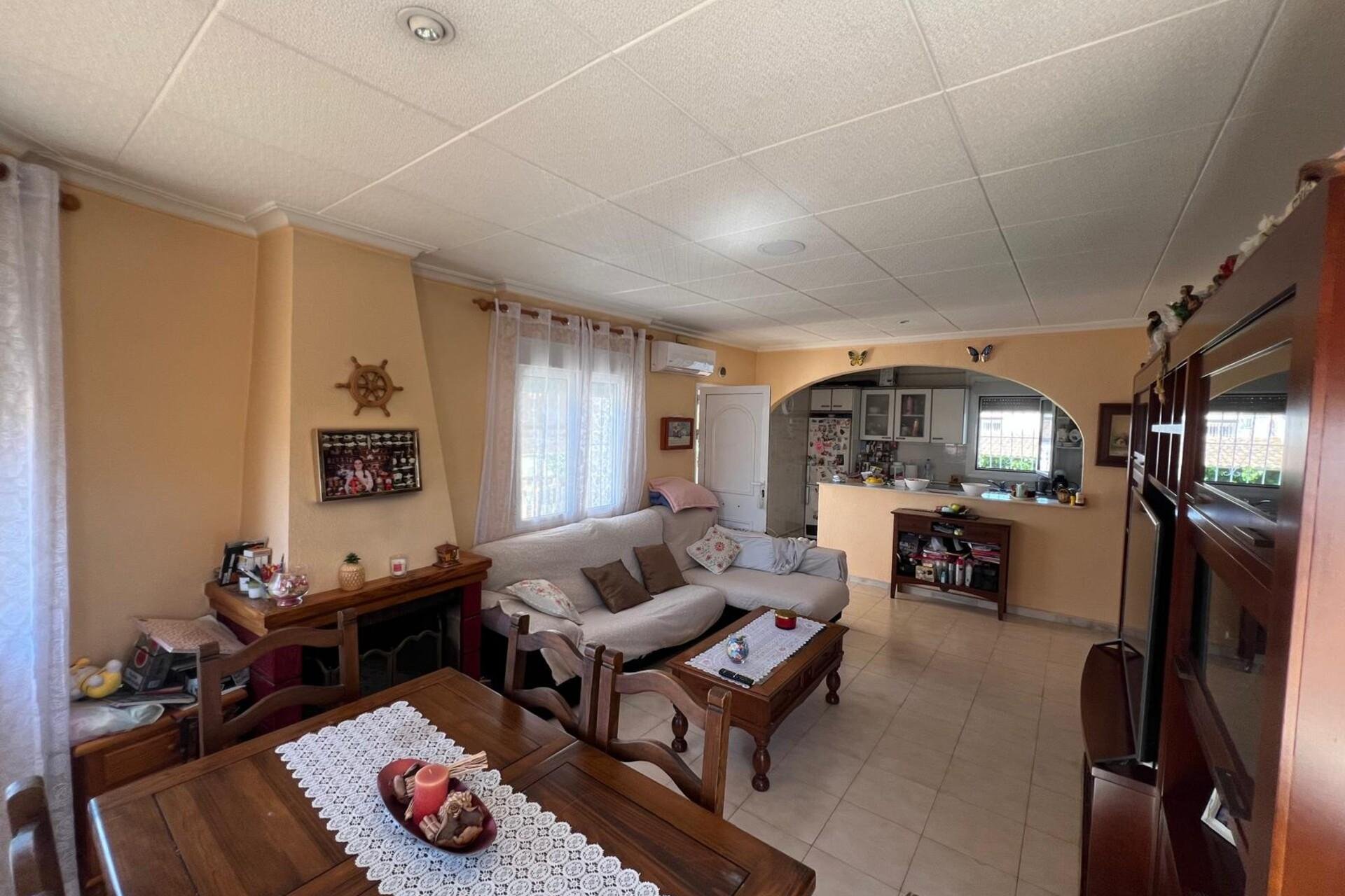 Resale - Villa * - Torrevieja * - La Siesta *